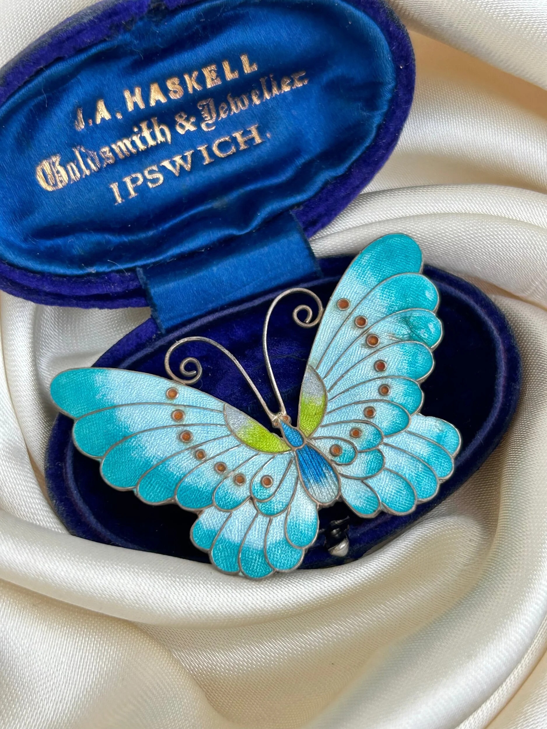 51592053-44A5-4400-A188-D281A7B085D7