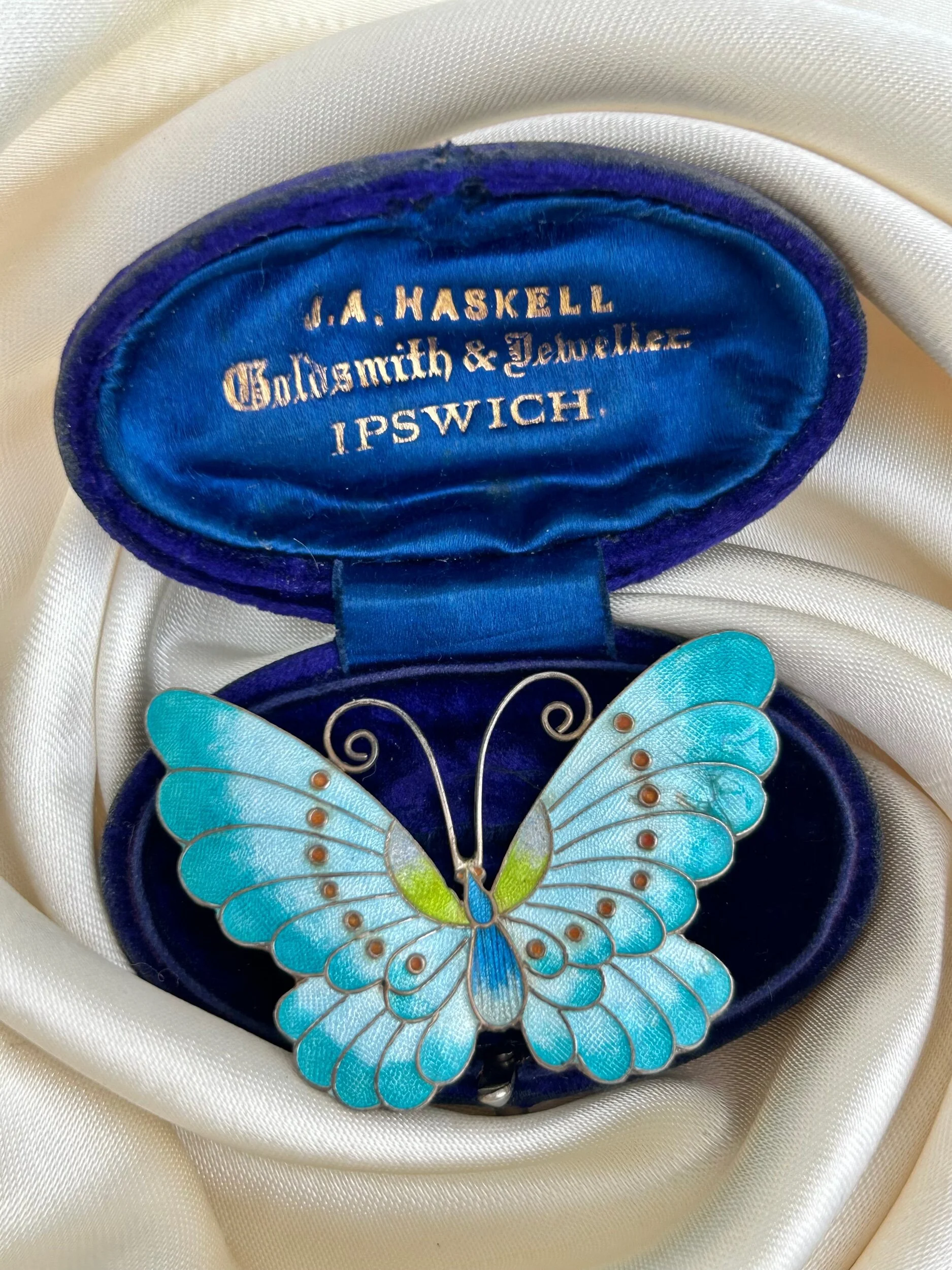 CCE0FA93-CB9B-419D-B00F-5013B064385A