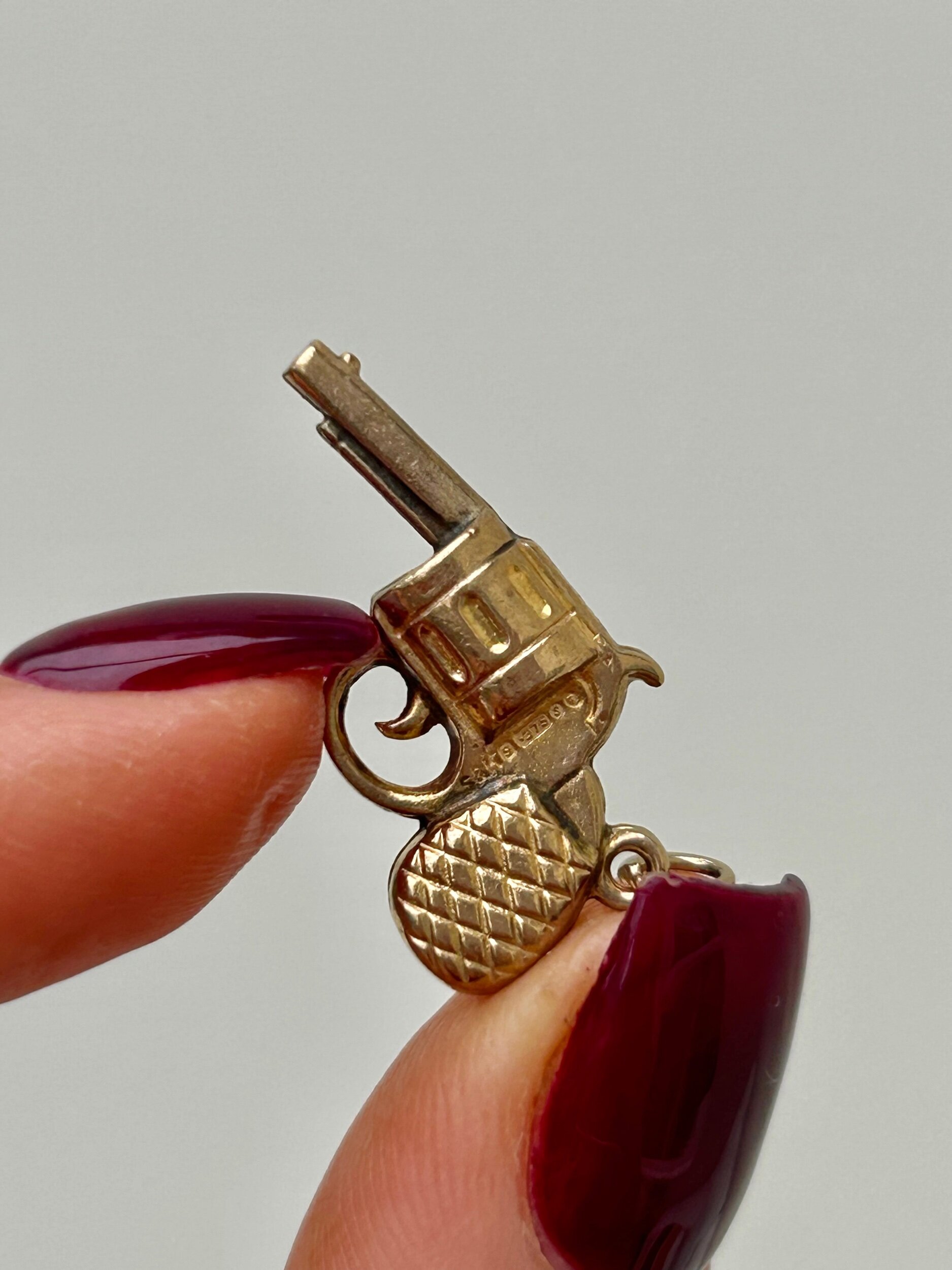 89D9A54F-14BD-484F-AB9E-DEB60A9B3F5B