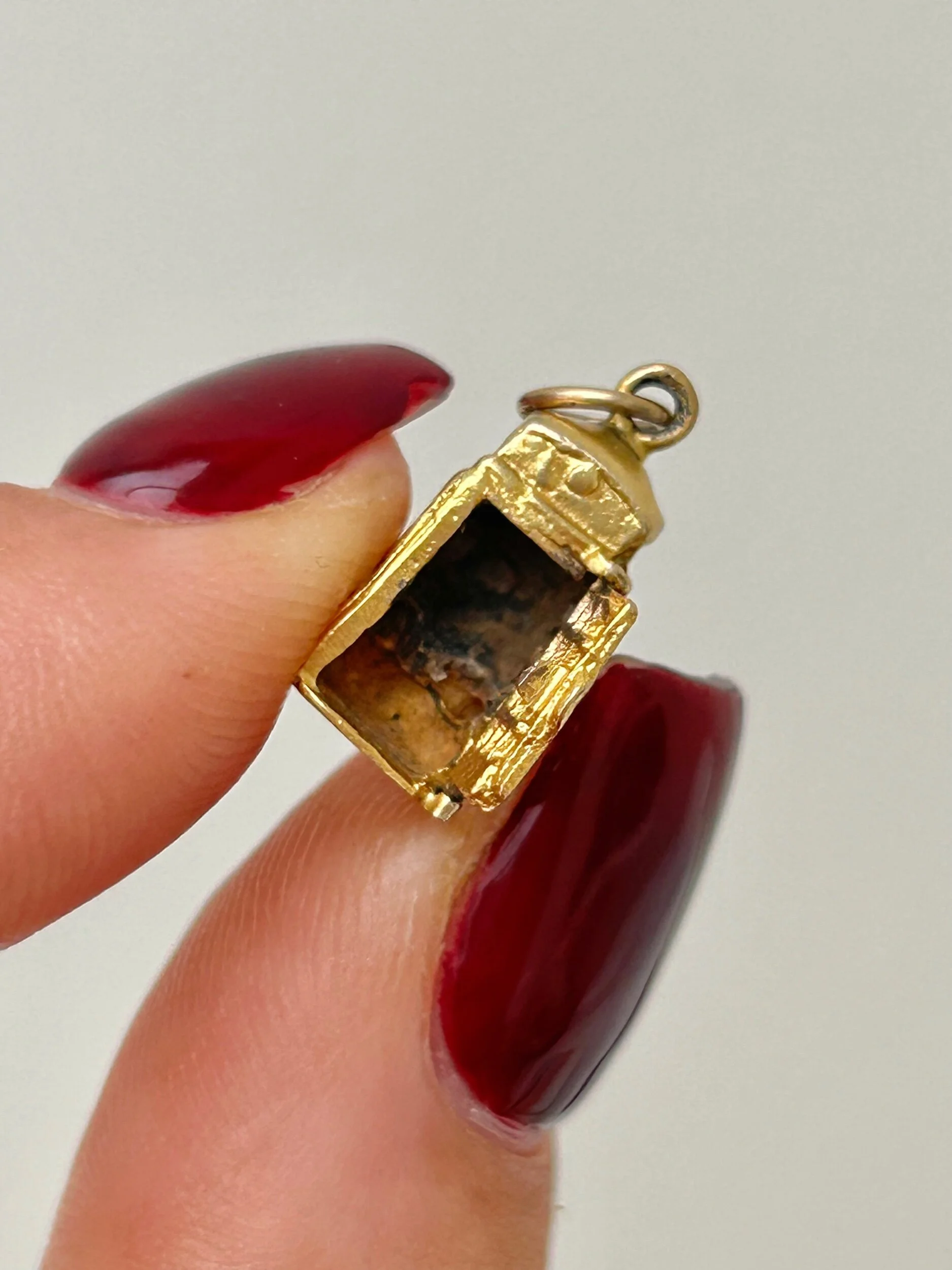 CDADBAD4-2A14-43ED-A7AA-5E90654BAB68