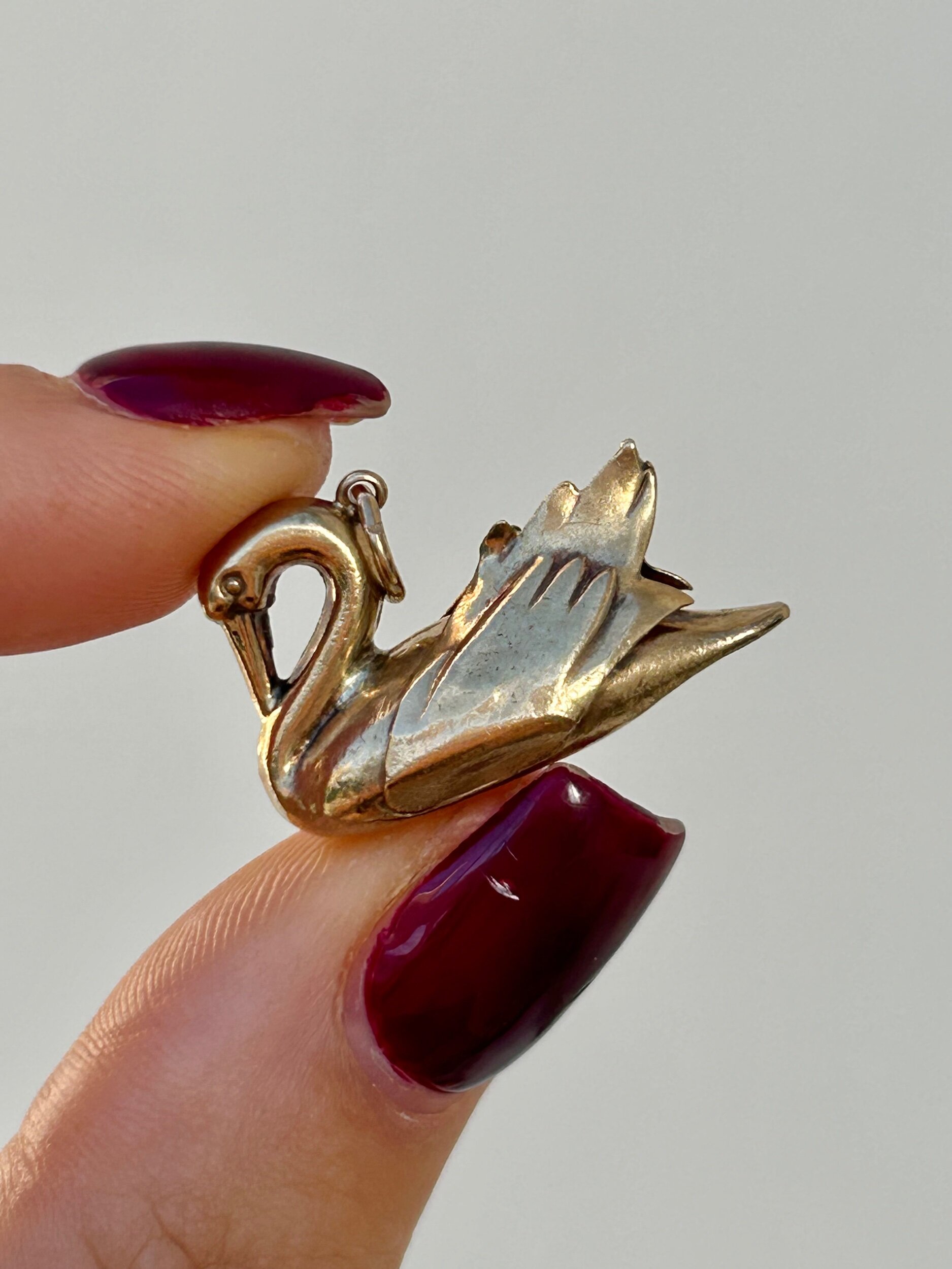 E997B784-E018-44BA-A299-3FF1F44B0F37