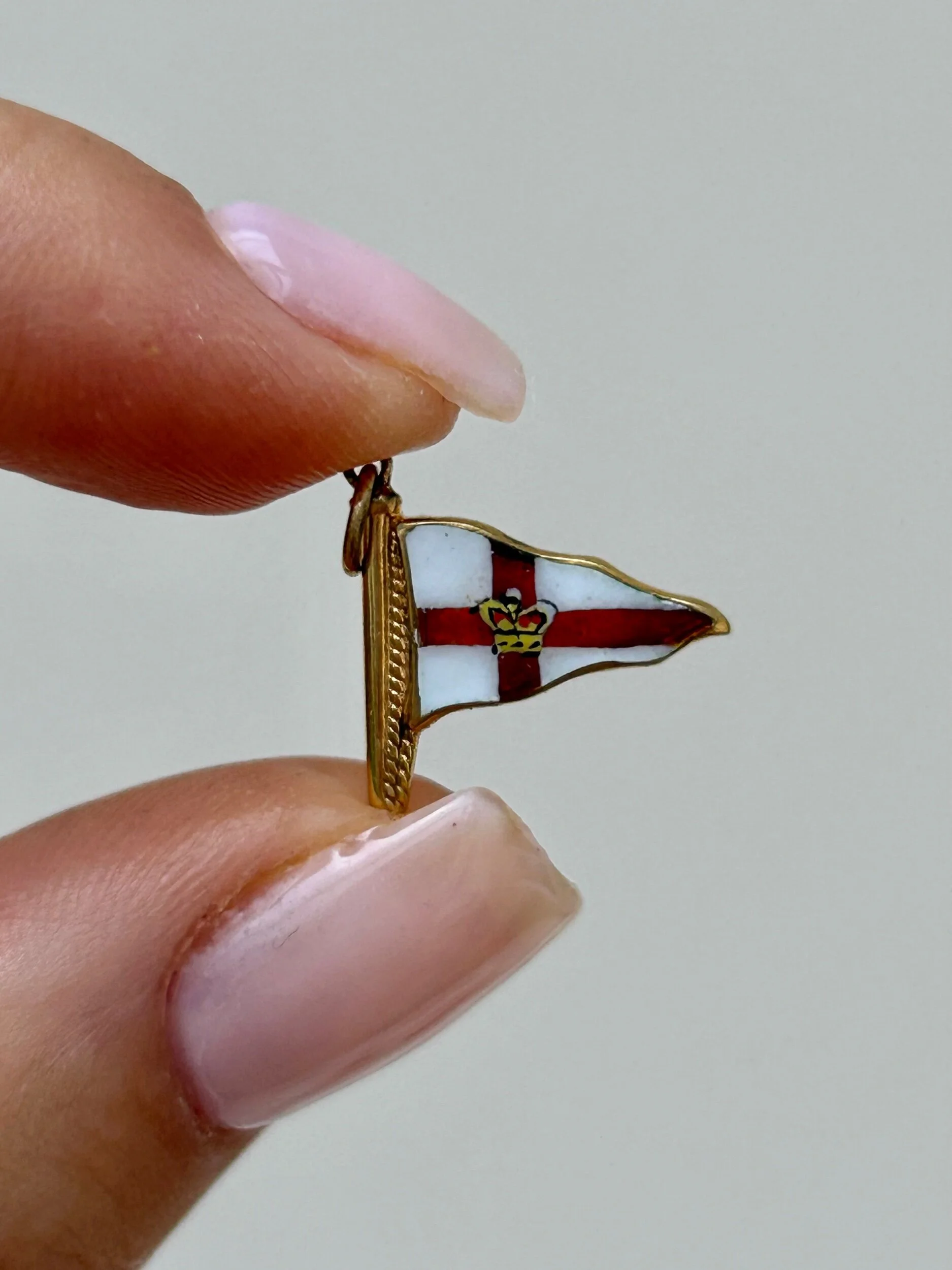 A9ED90FF-1444-4238-A336-711A1EE77B21