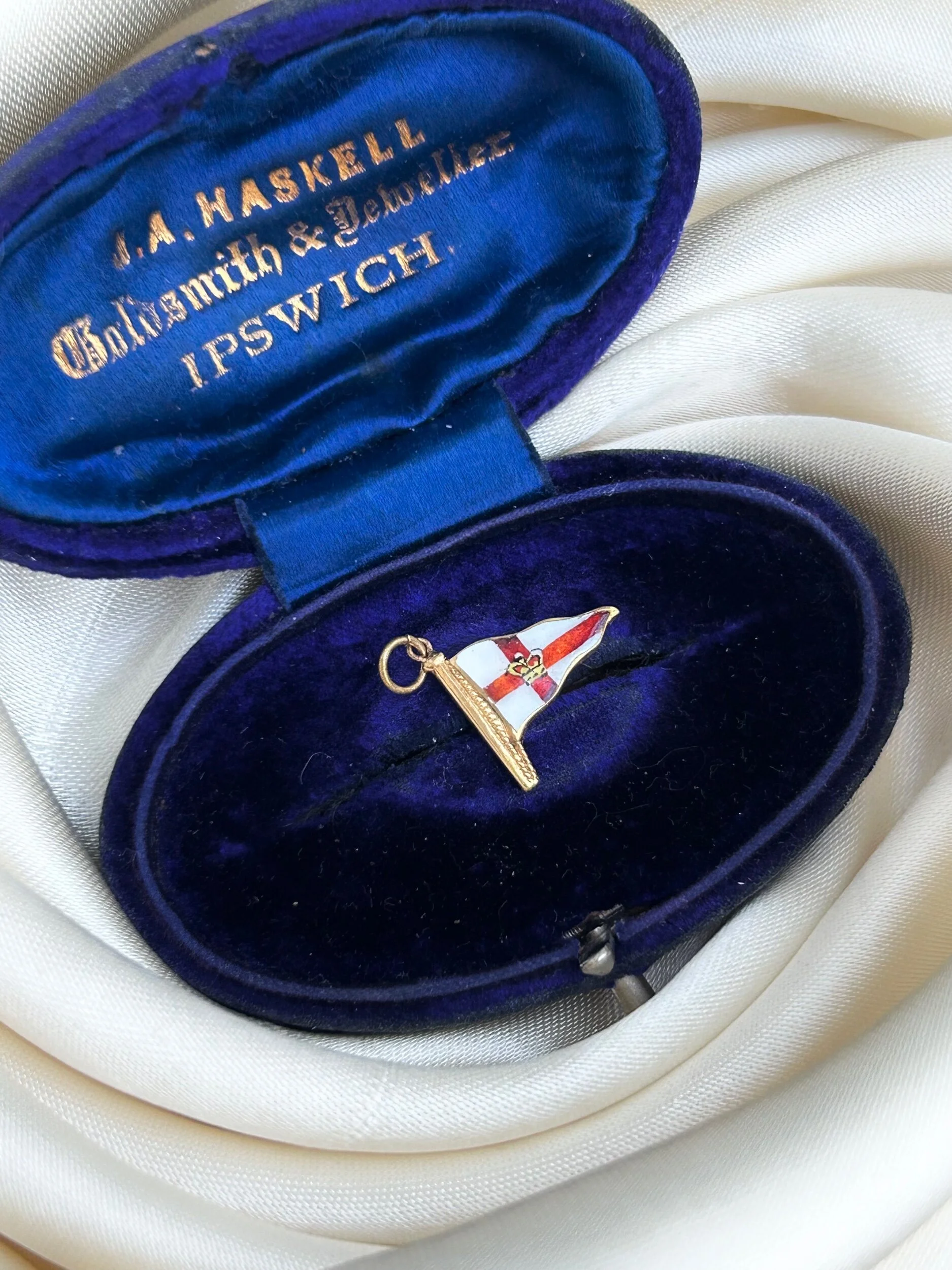 E574F5EB-7A85-485D-8B60-8867FC2B1793