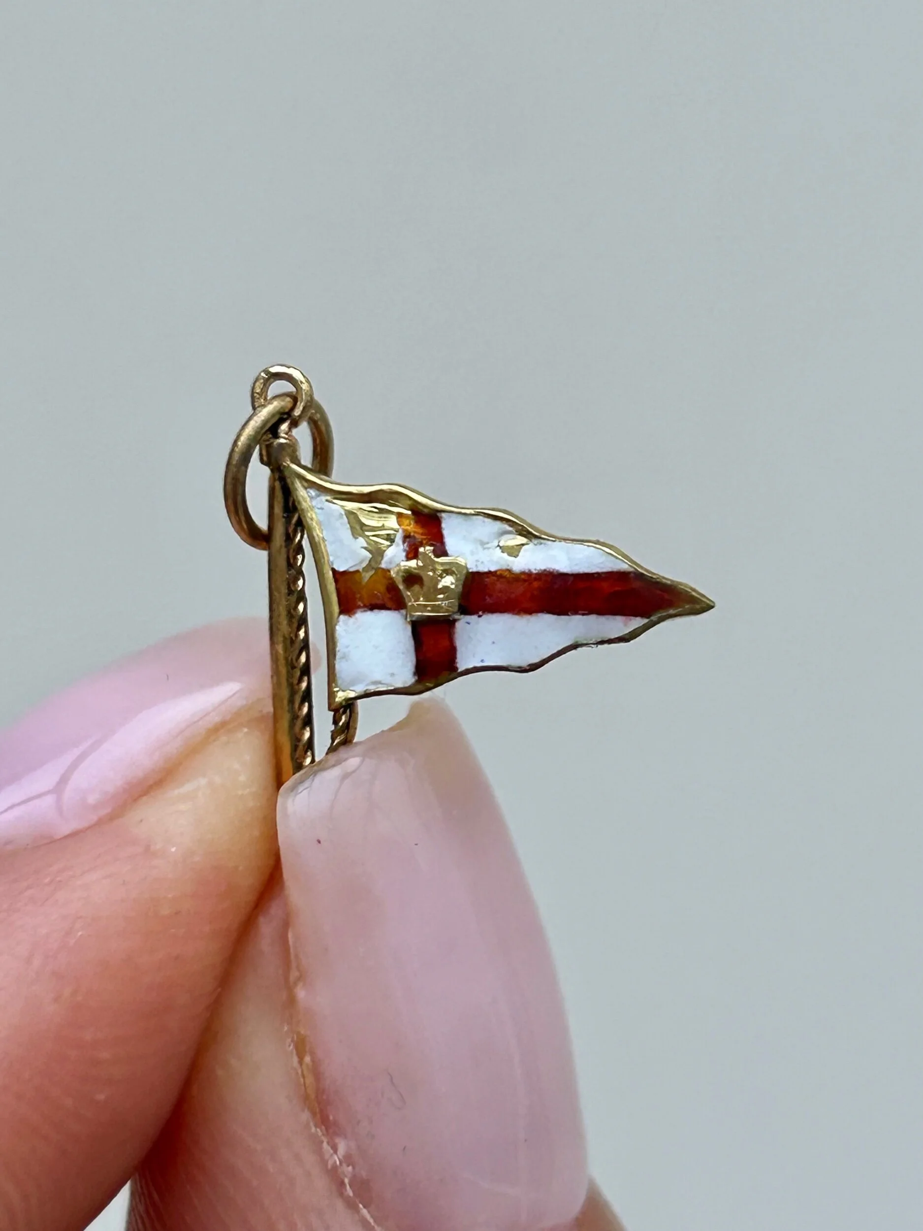 6864A74D-E1D7-4DD5-8BC1-5F01D36D8CA8