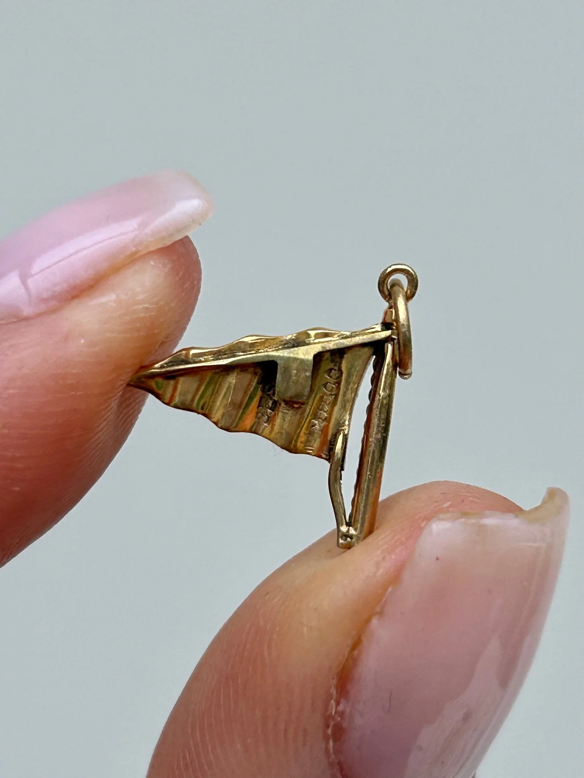 AE423A56-C294-40E6-9F5A-3C889DA258C9