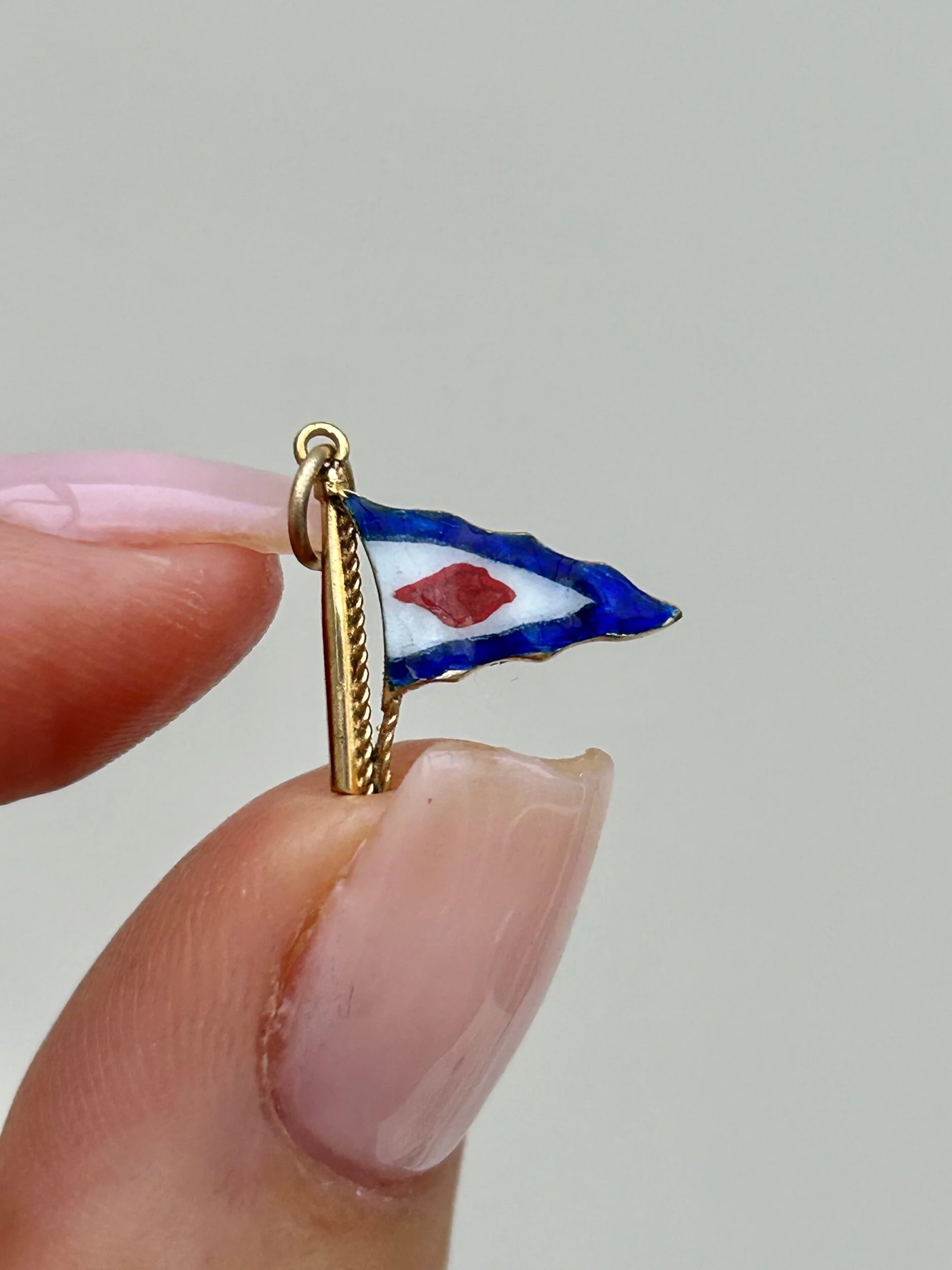 64B72EDE-F92C-44F9-99BA-E44033A763D8