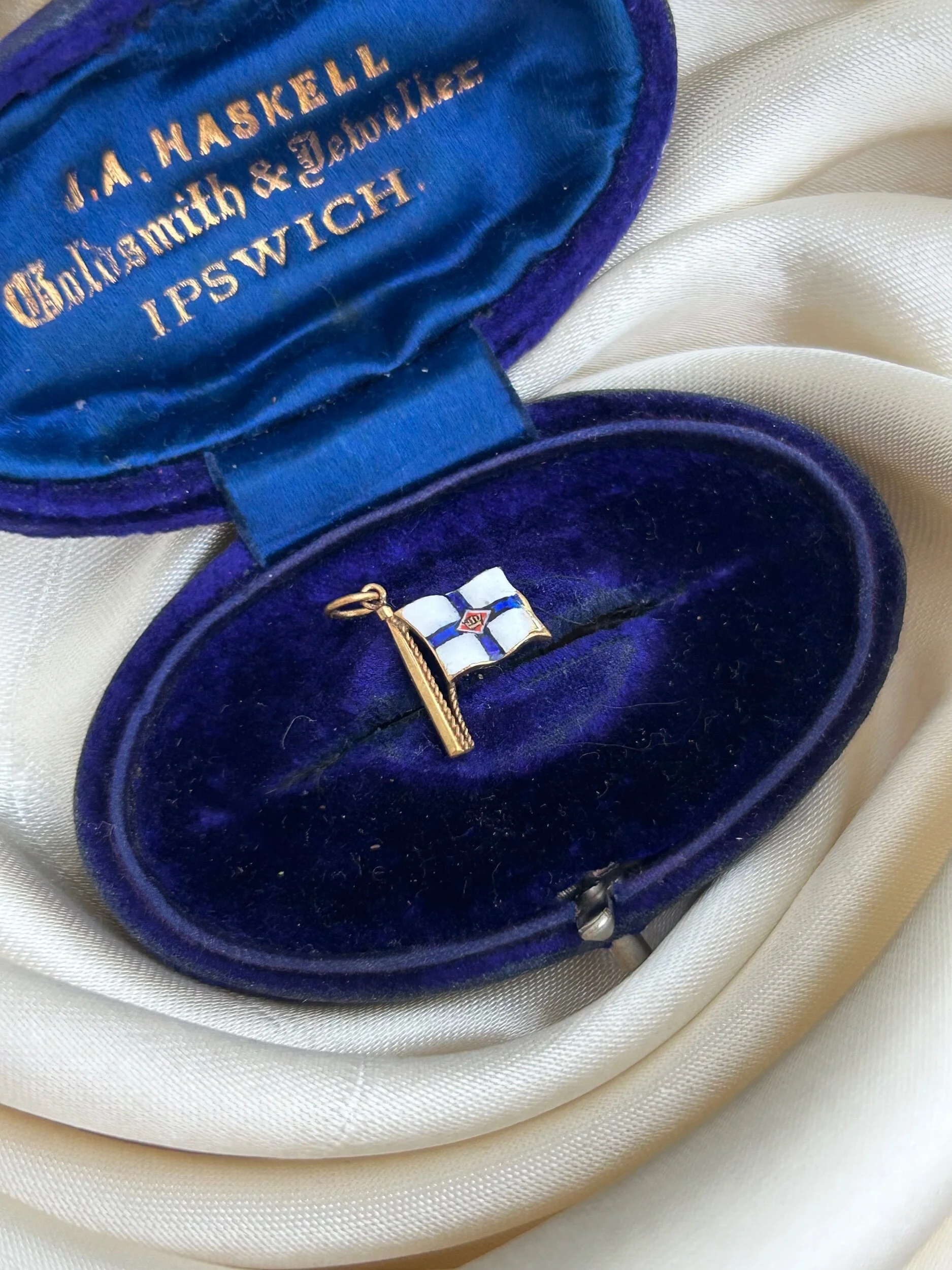 5F9475D8-61C6-487A-8FD8-757C88286896