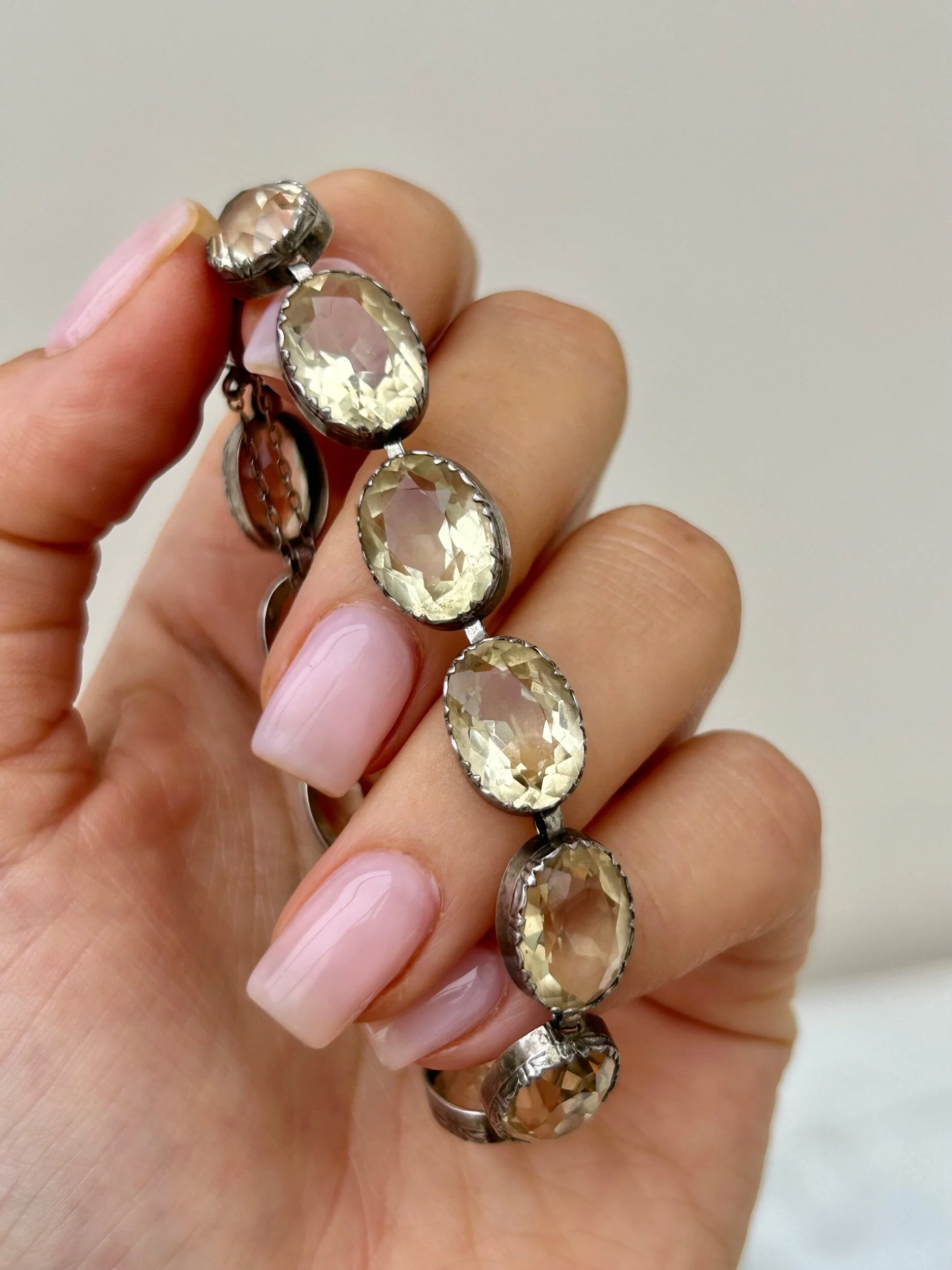 5DE16E18-3C9A-402F-AD5C-485F2BED9C79