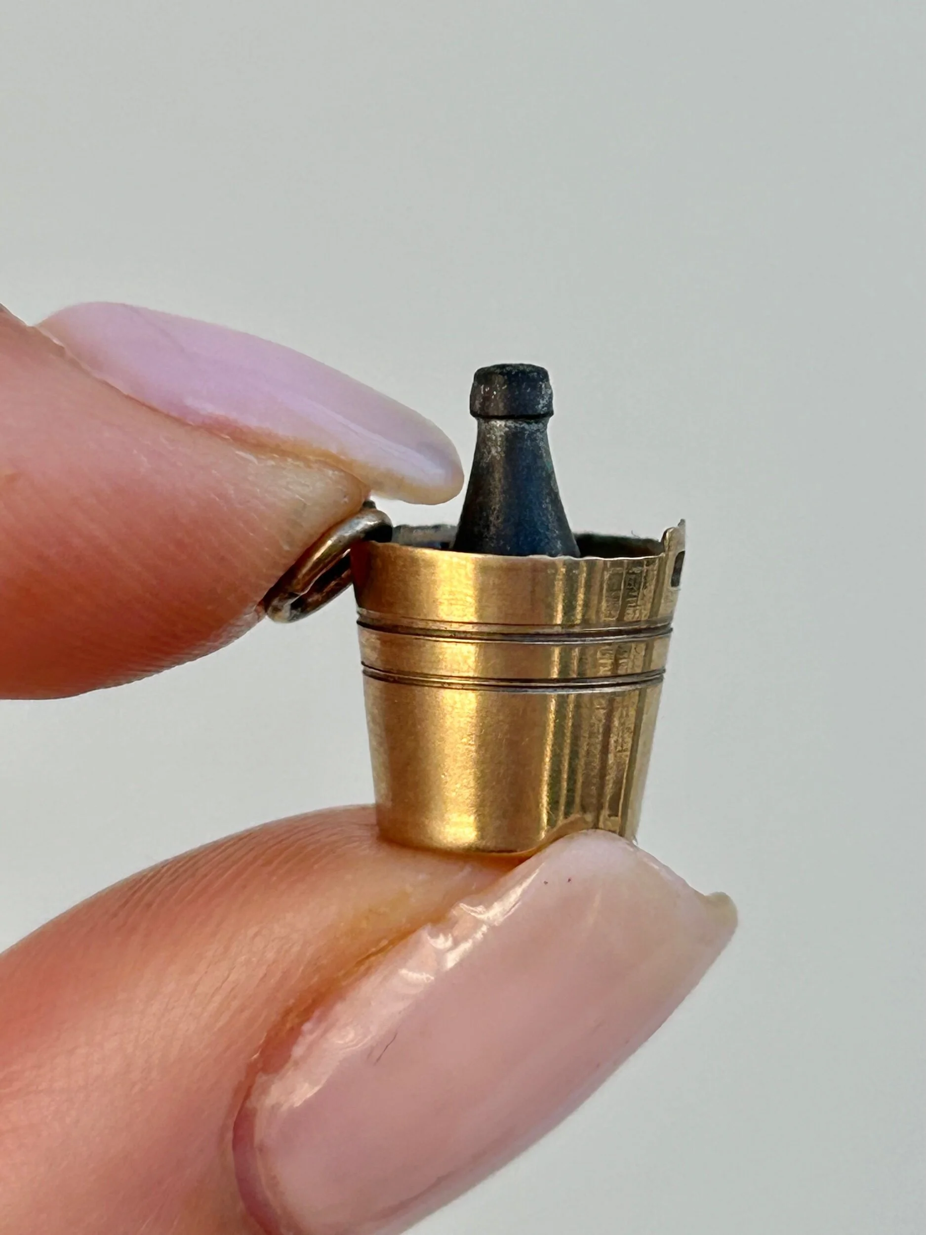 2F31927A-3A27-4624-A56E-760555D89F04