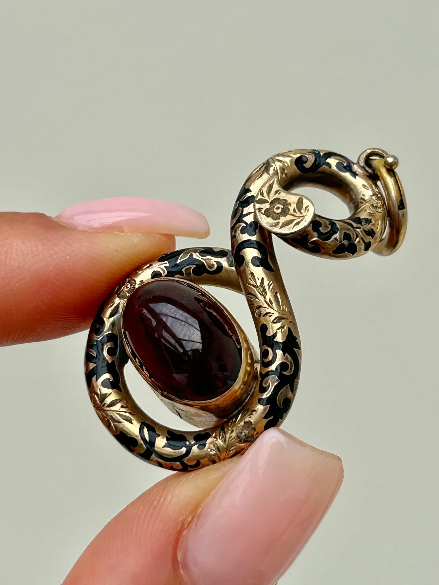 40AAD1A1-3D92-409E-AB5A-DDB42A3436DC