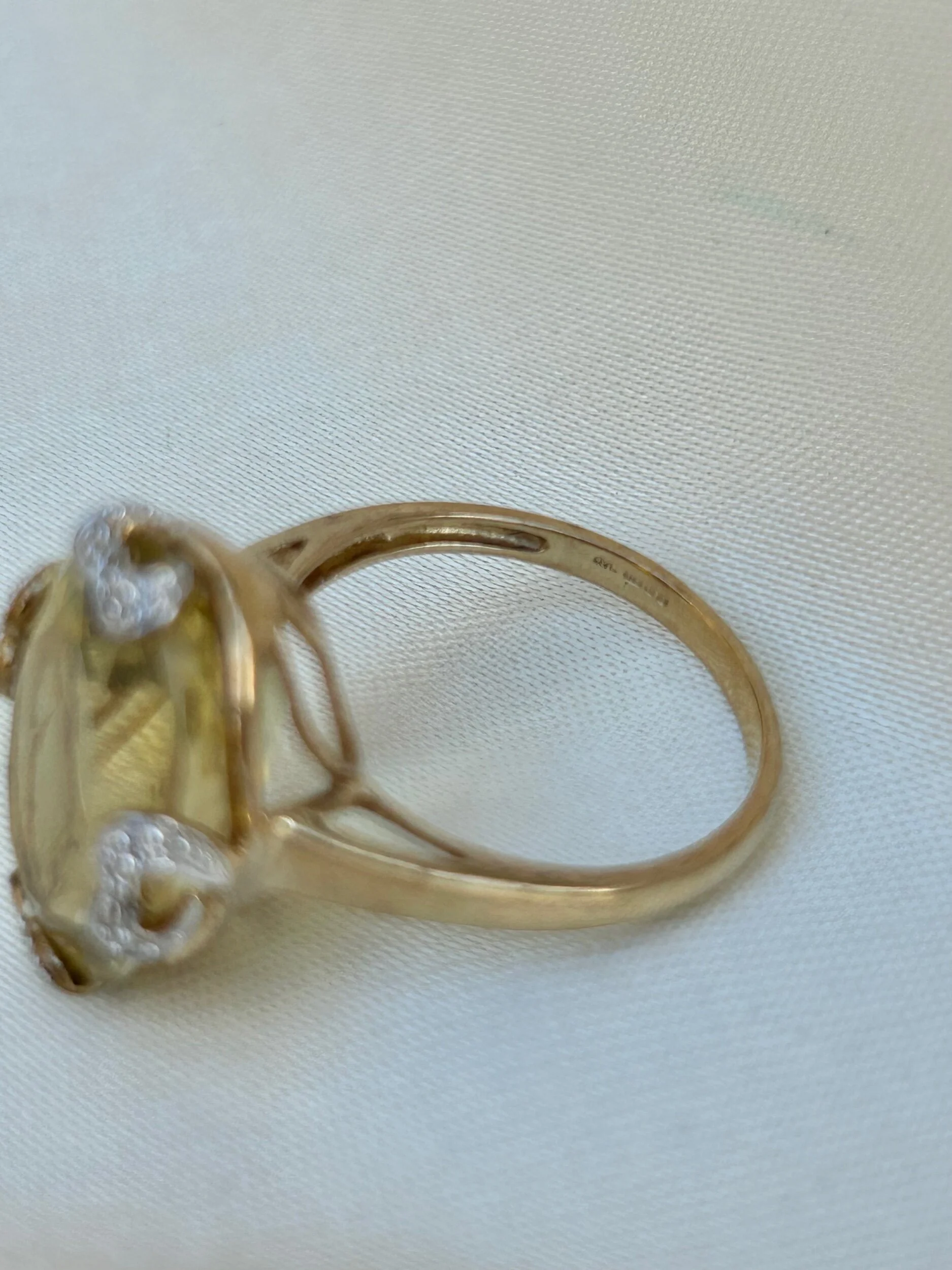 DBE90A0B-E569-4C25-ACC4-C944CC9AFD61