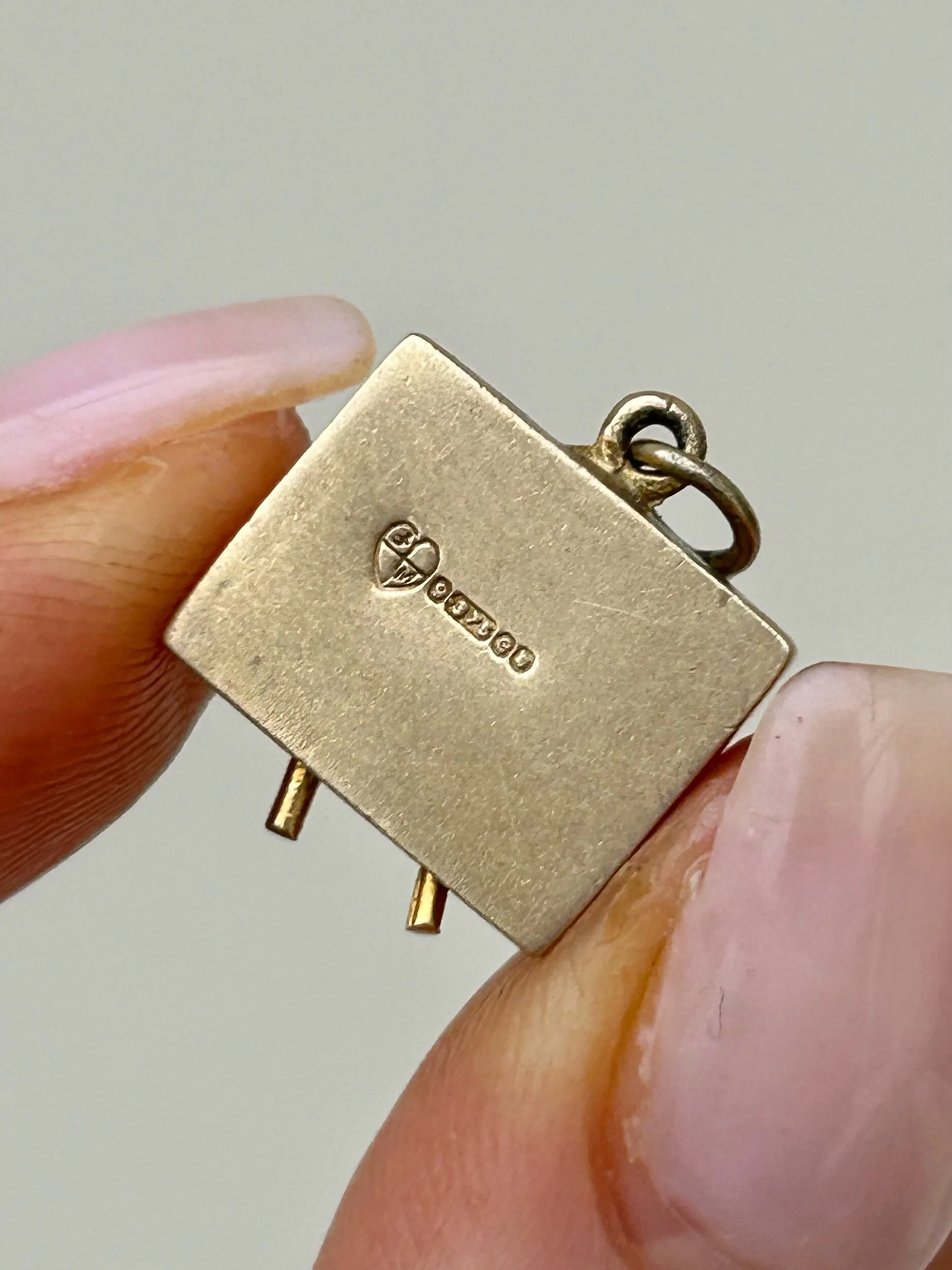 4F7A2474-AF58-480E-AFDB-572885E509AA