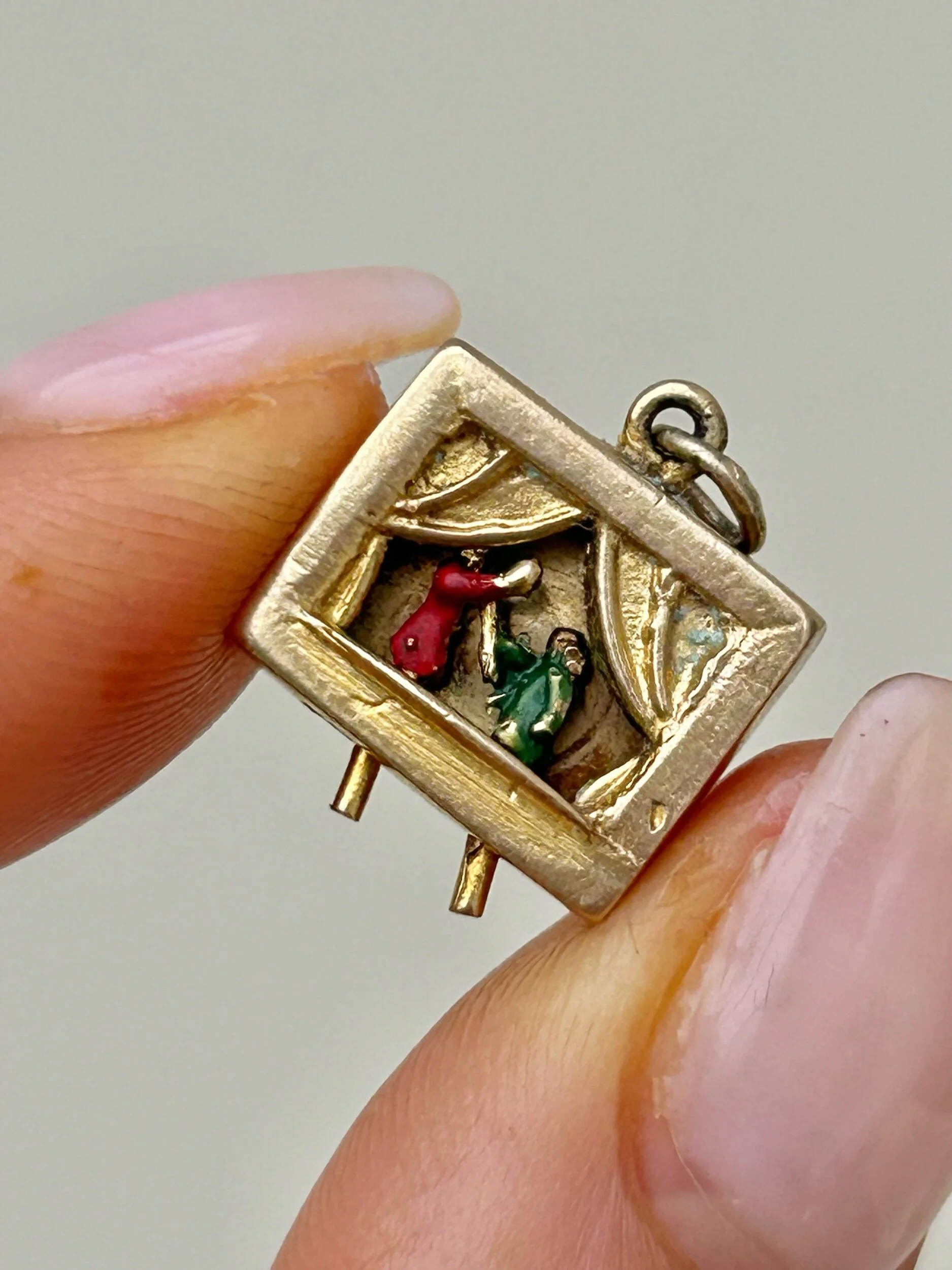 6CD44328-30E4-4B1B-B916-34D73AE2B422