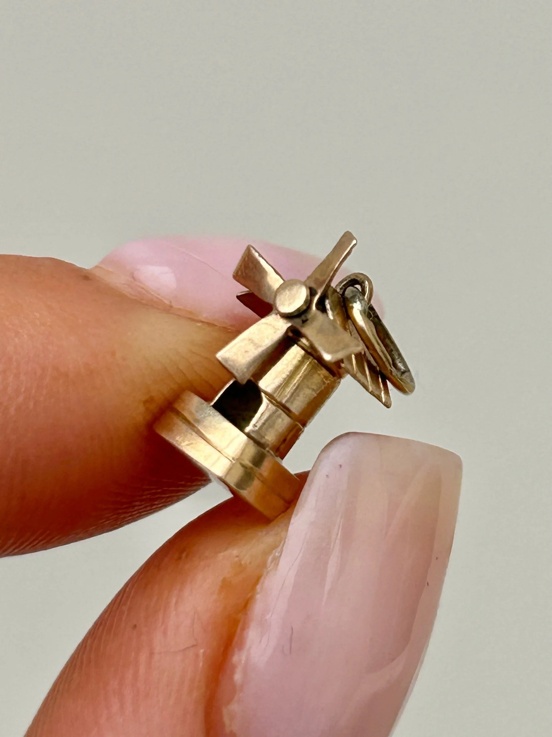 71F37B93-3FE0-4C23-B5ED-D7C425A539D0