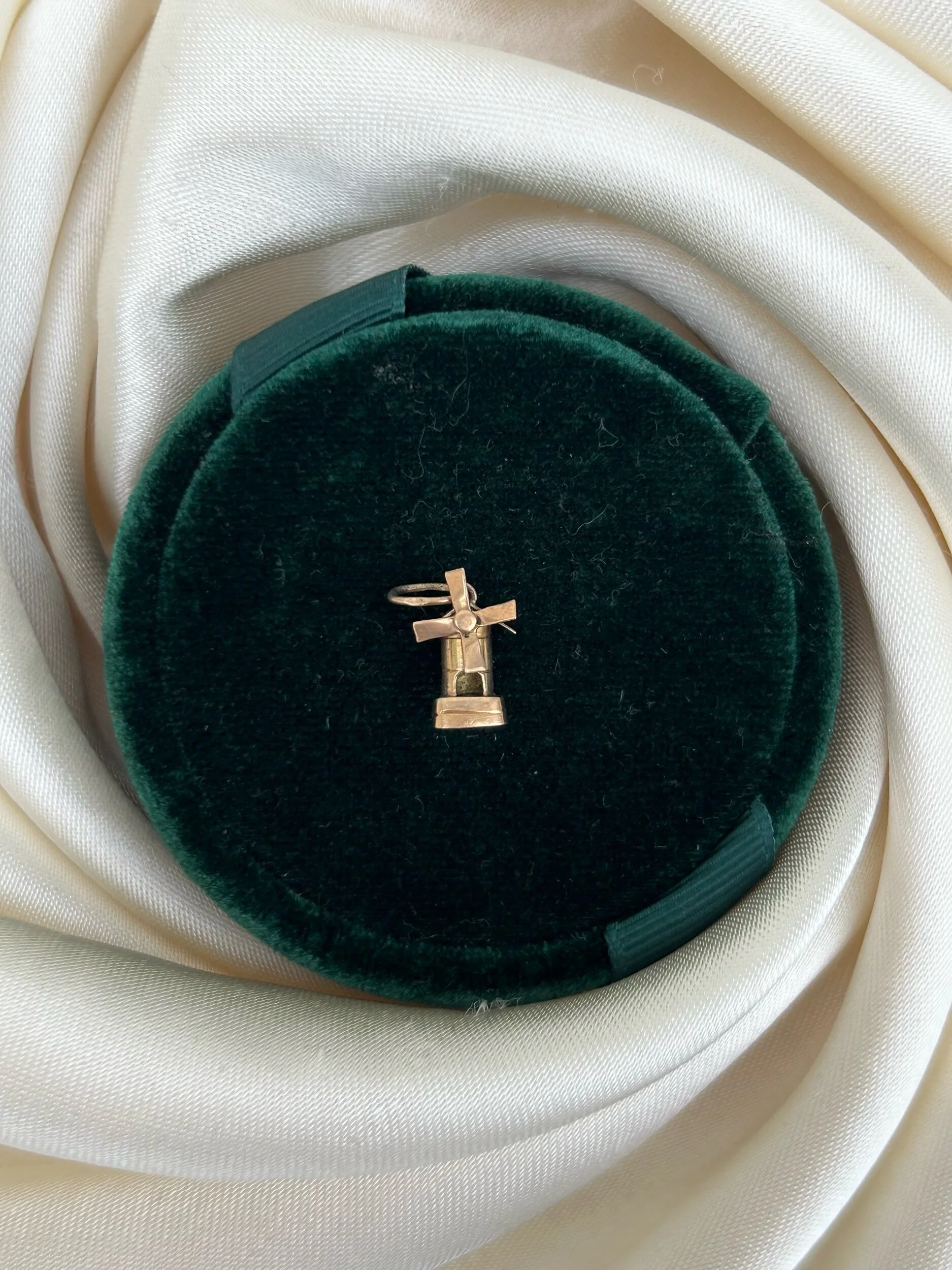 F3F6905A-0932-4582-B751-77F553B9B47A