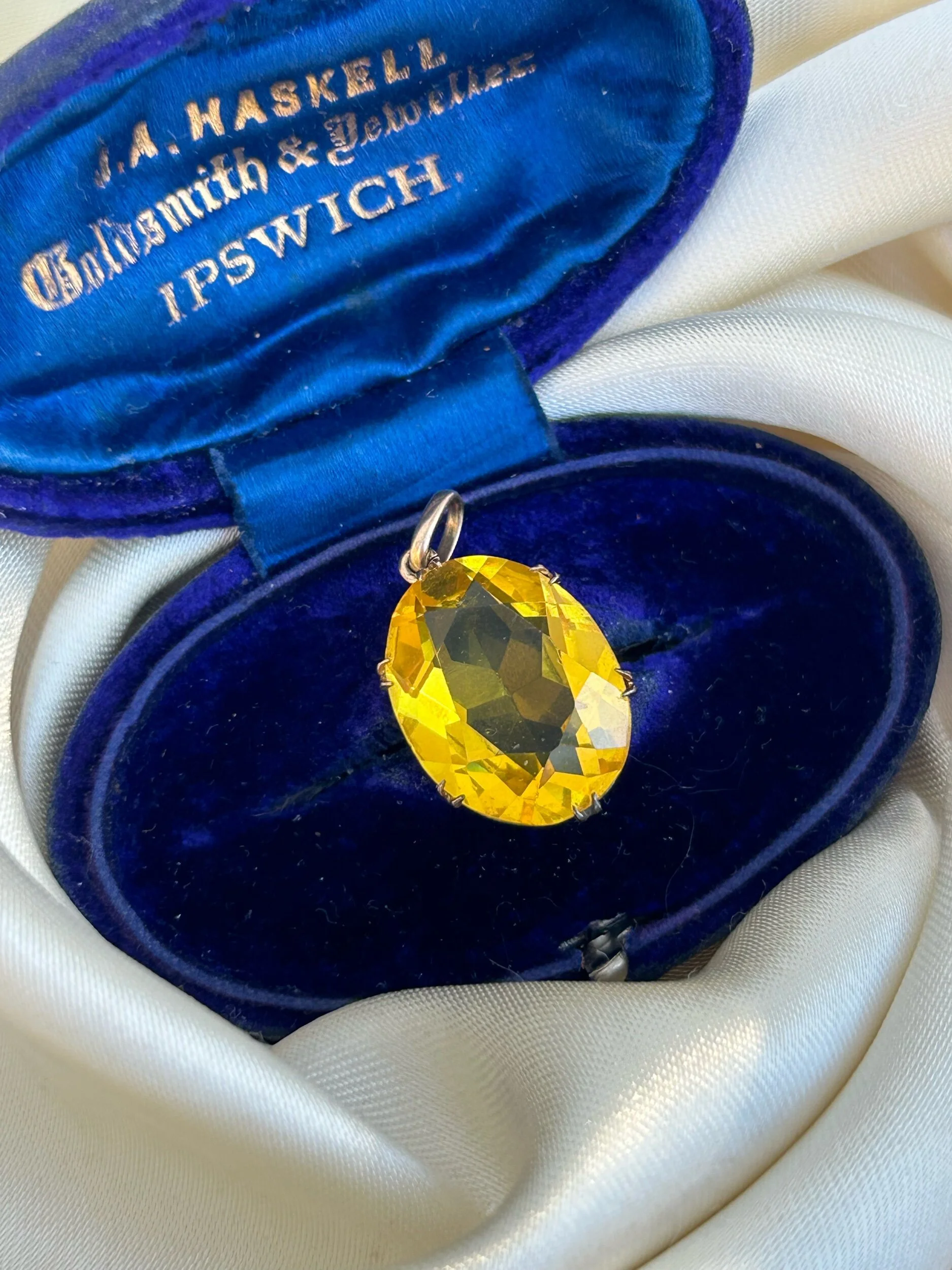 E4B48065-1893-44C1-A228-9FABA81B3D9A