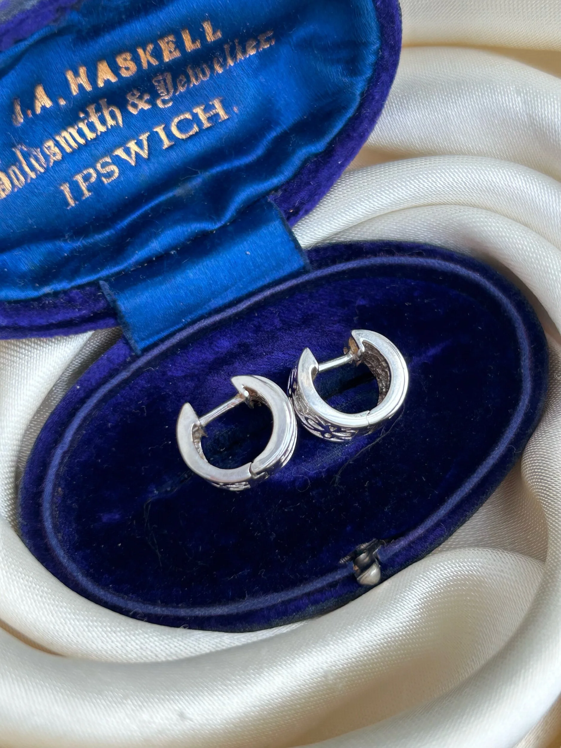 92354534-6250-44C4-B02D-290041A801BB