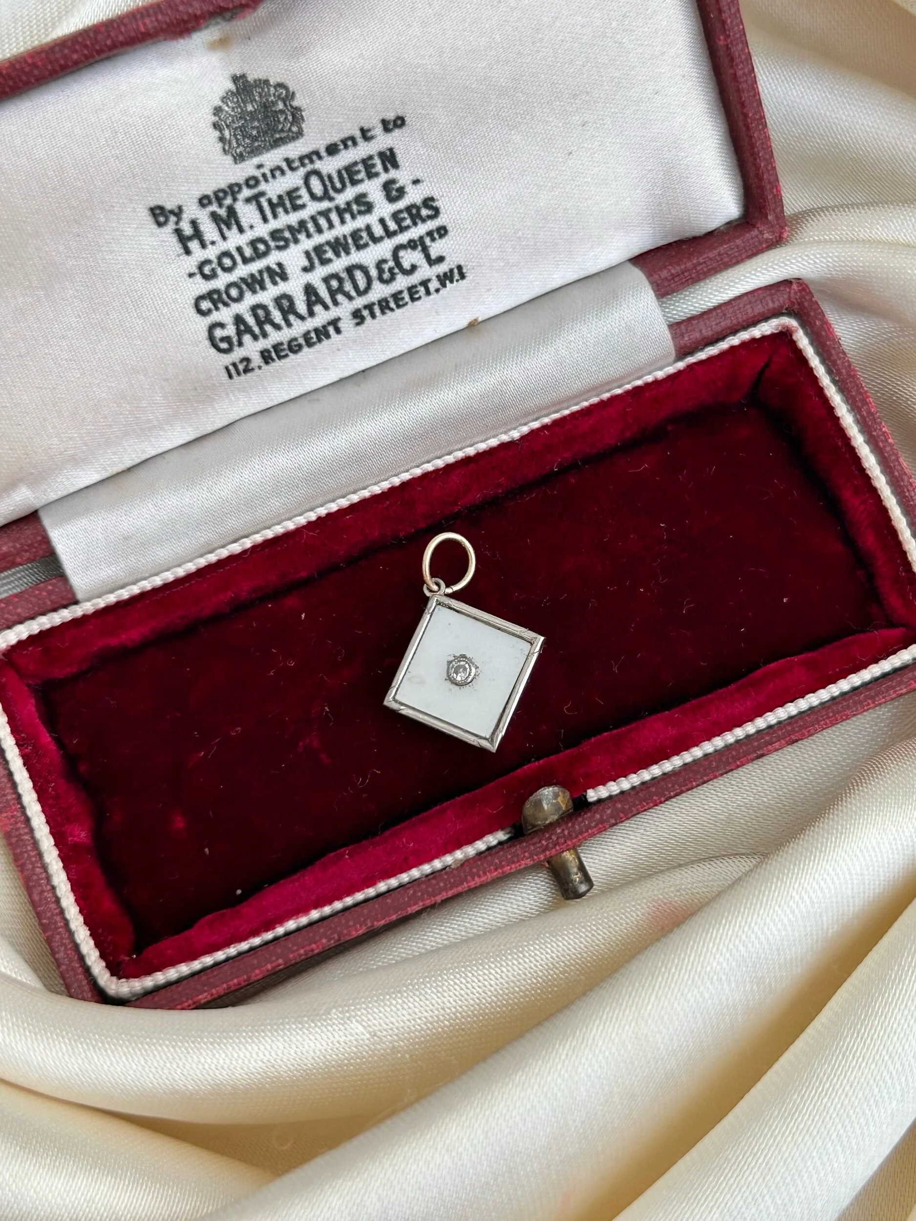 6A560C7F-B08F-4B6C-ADE0-F79B77540044