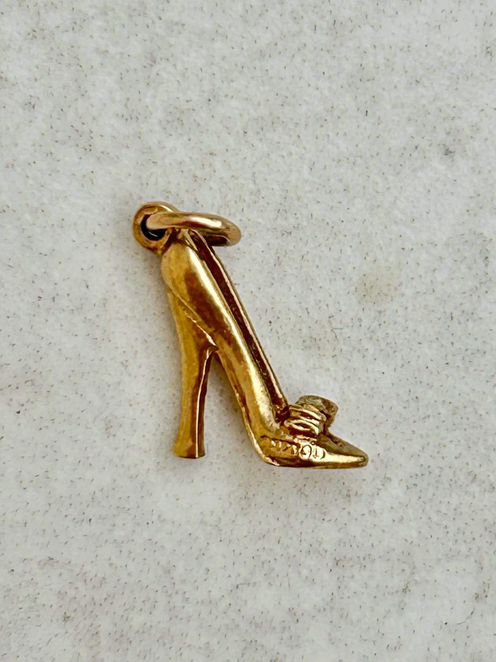 2710308F-B3B4-4443-8525-A3F23153E2C9