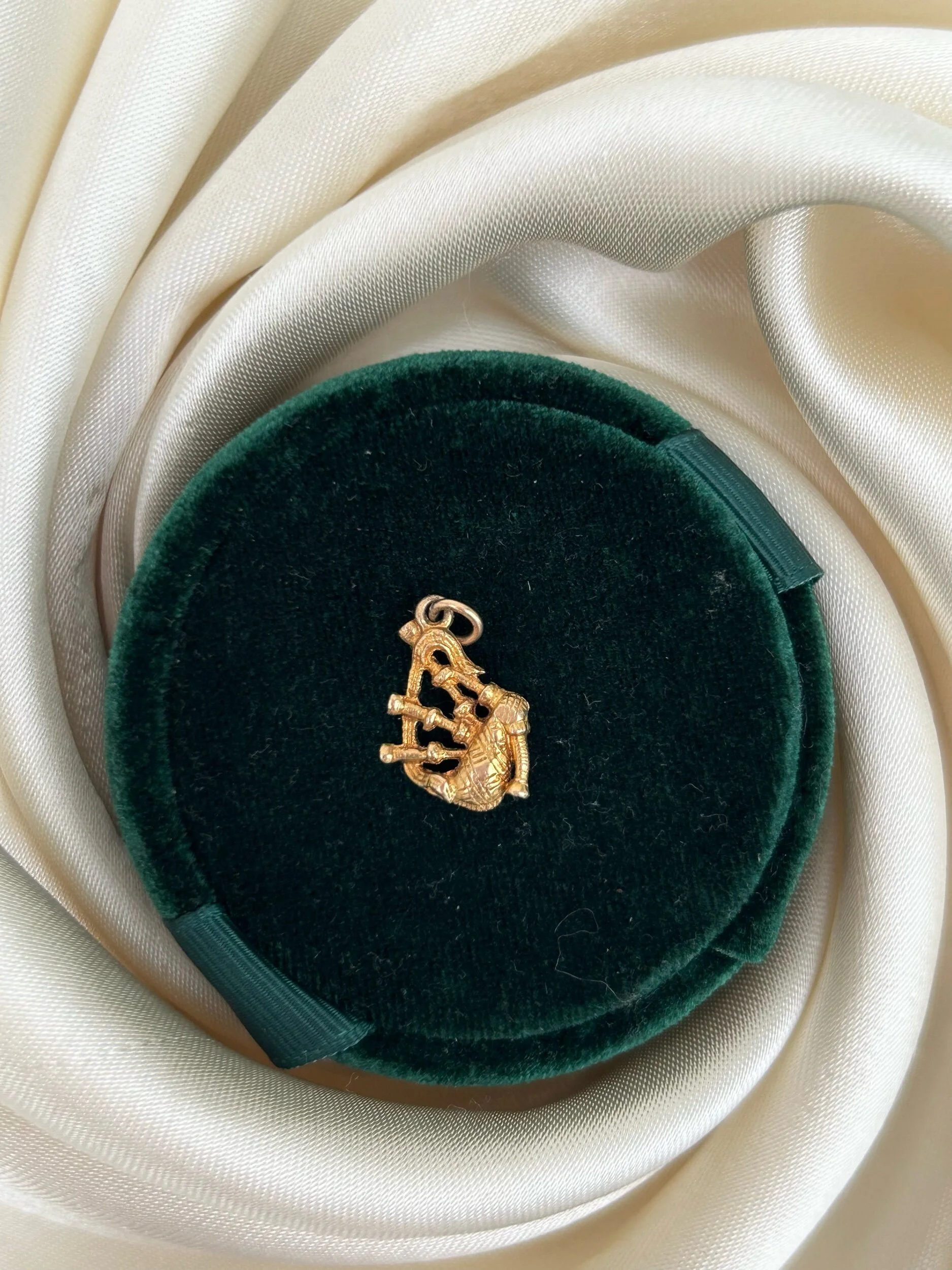 ADE76C45-14DA-4FF4-BFB8-B64F628E7659