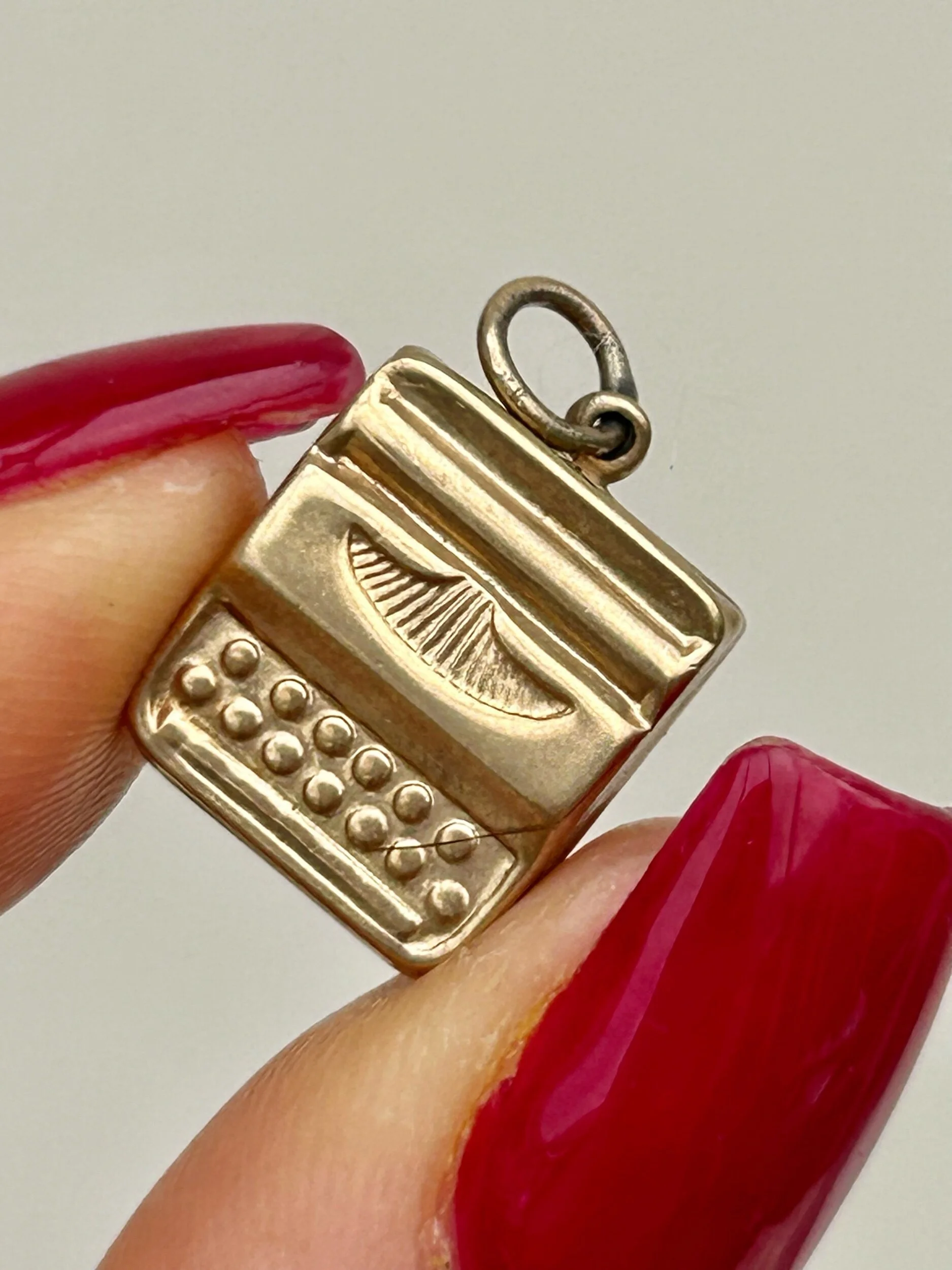 E152F87B-1902-442B-9D44-88A6B1AD9939