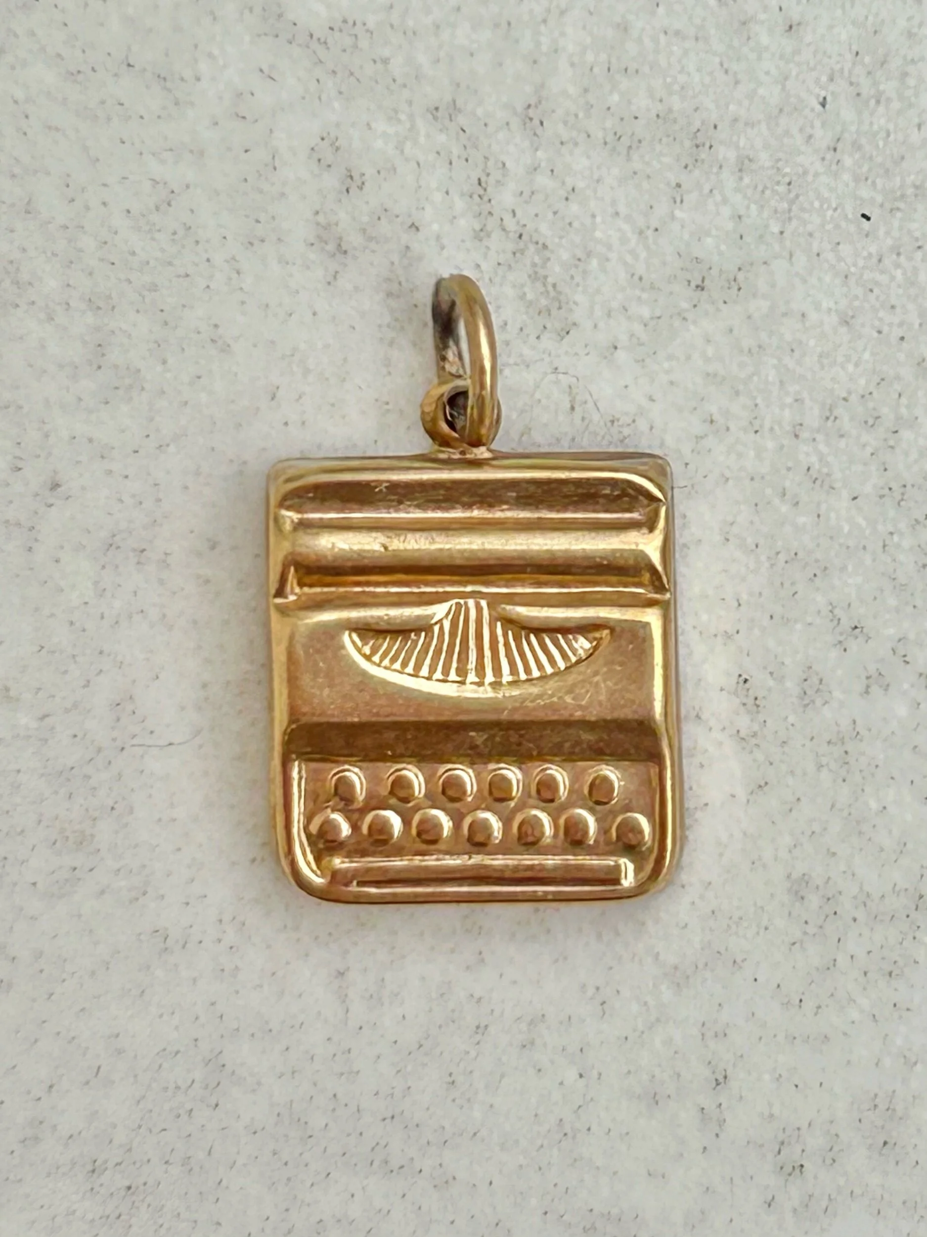 4E013A4D-BC44-48F6-AB2C-567448F05DA2