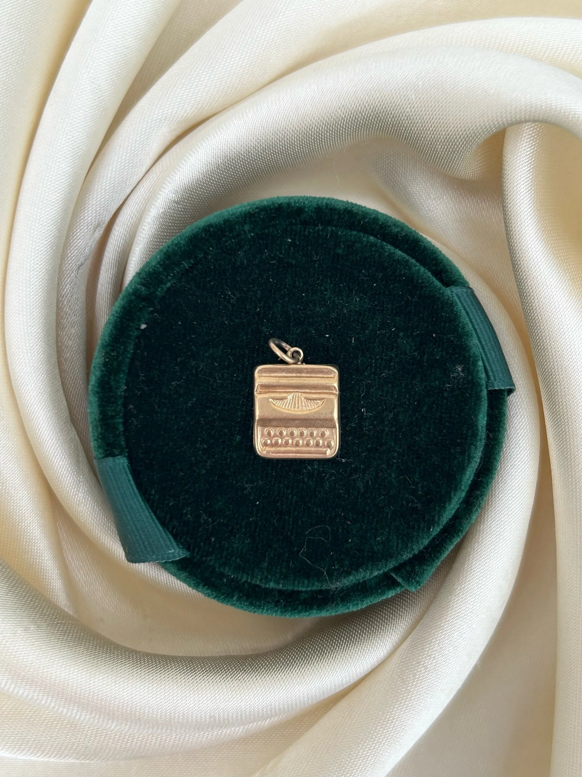 36D89DC8-7E32-4090-A4BC-6BF644408BBD