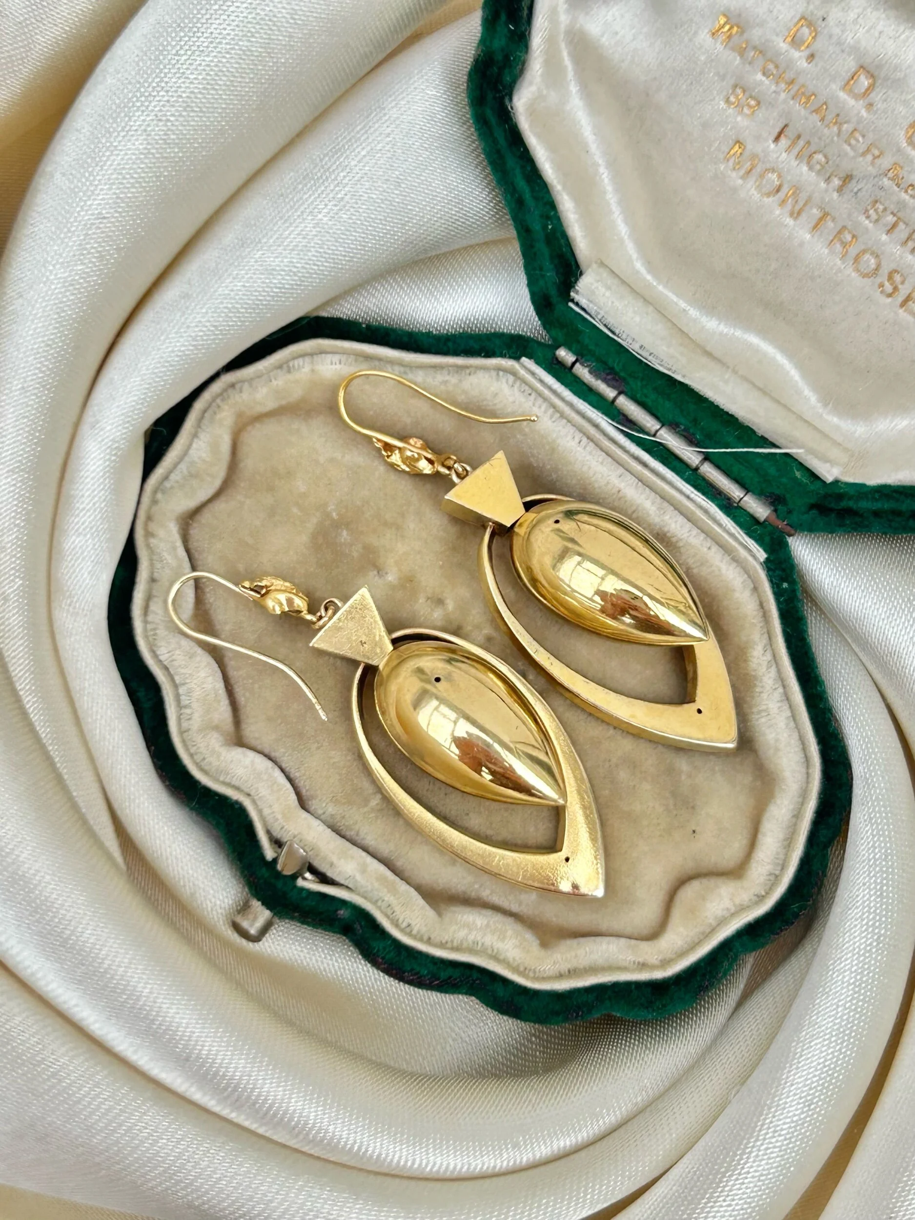 6086AF42-2E3C-4BE7-B25E-ED881E8A0AFC