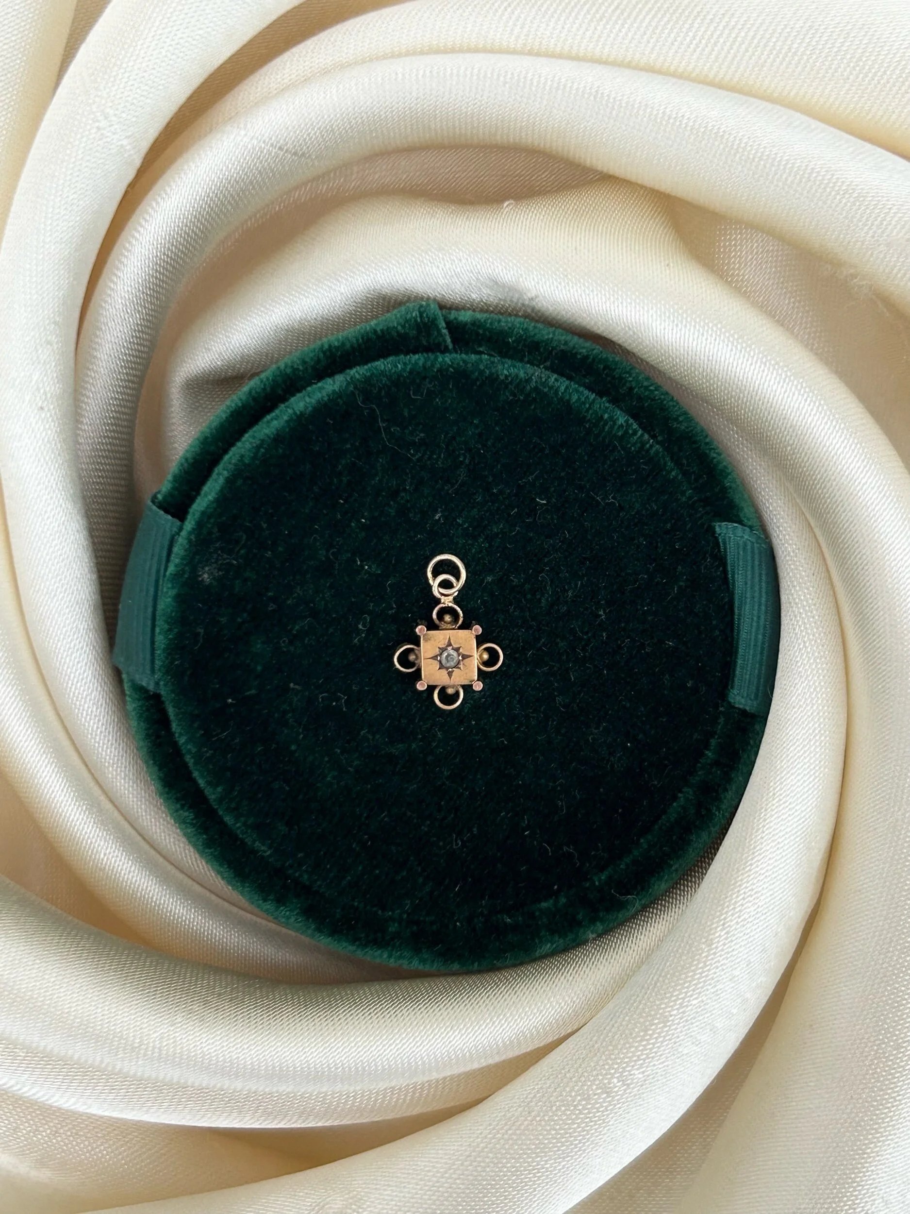 0B497976-227B-430A-B212-962811560710