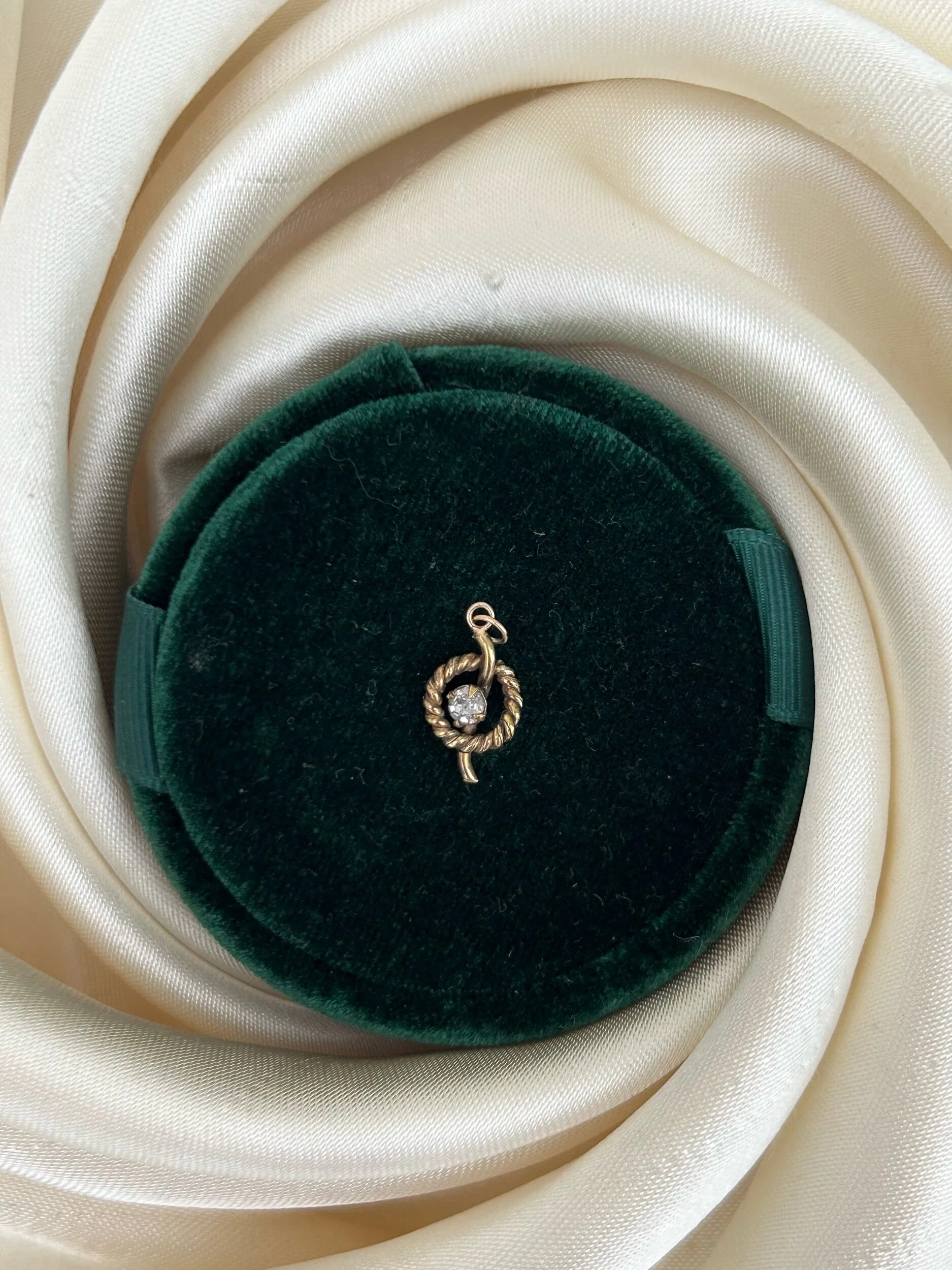 5F639C7D-7CD5-4D9D-9285-DE0EB3F18622