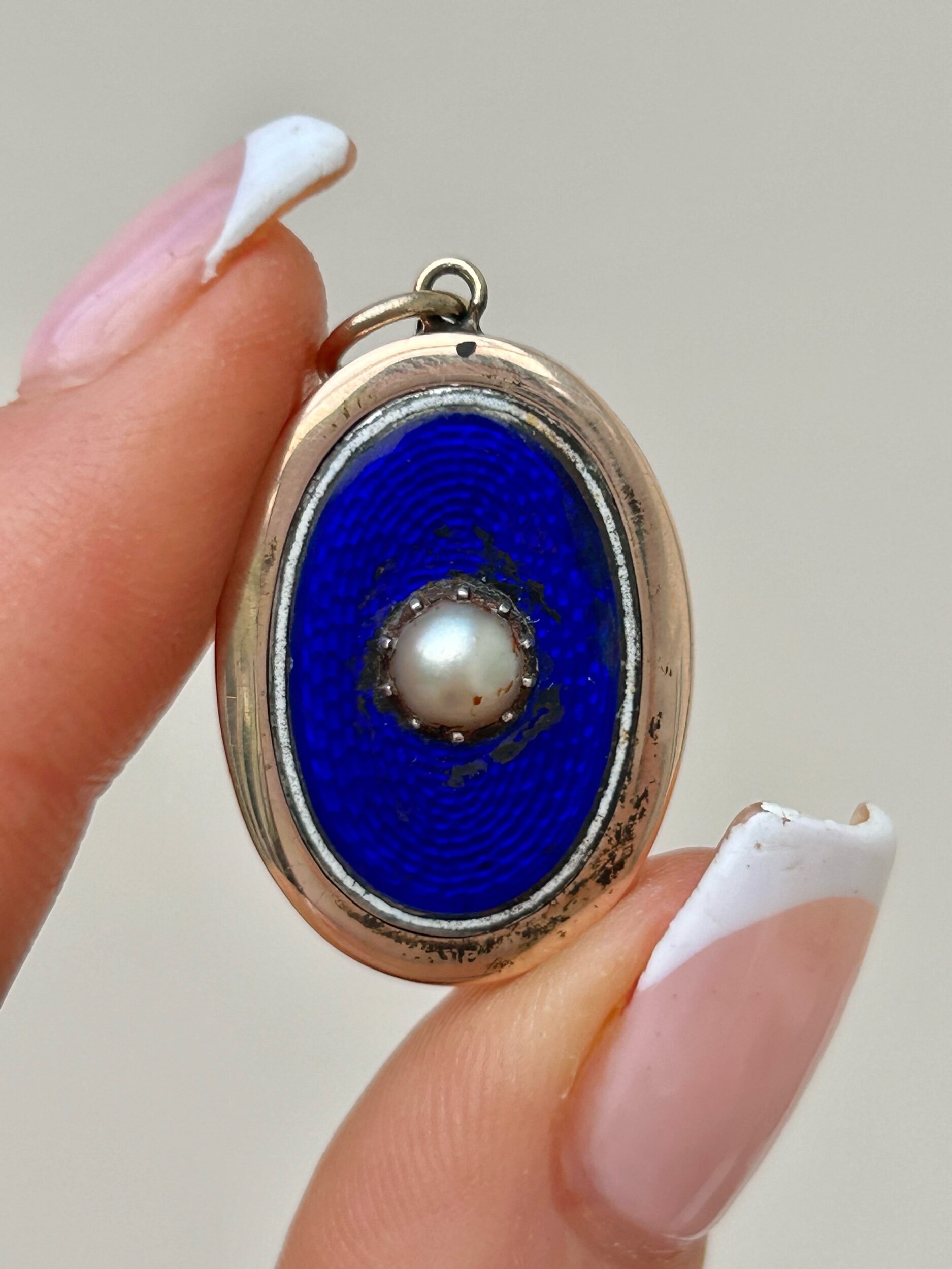 15DCC7C9-1E0E-472F-B3E1-E7D8B7CD51F1