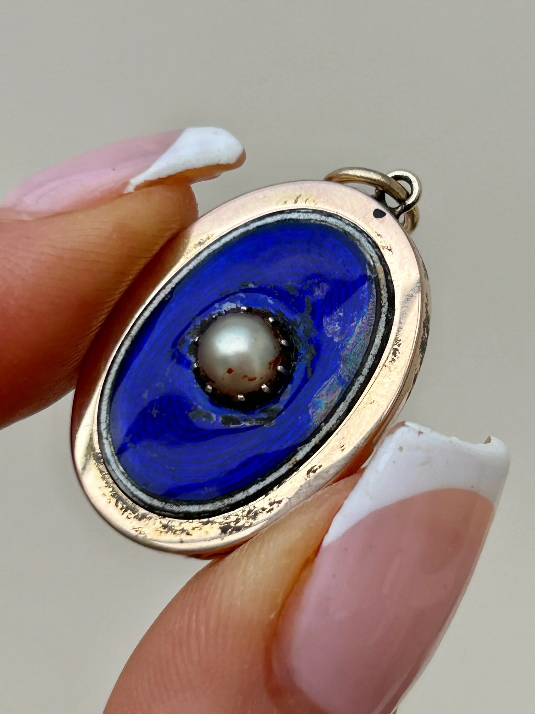 DDCB7F5E-970E-4AB2-BC34-AE614DA4D403