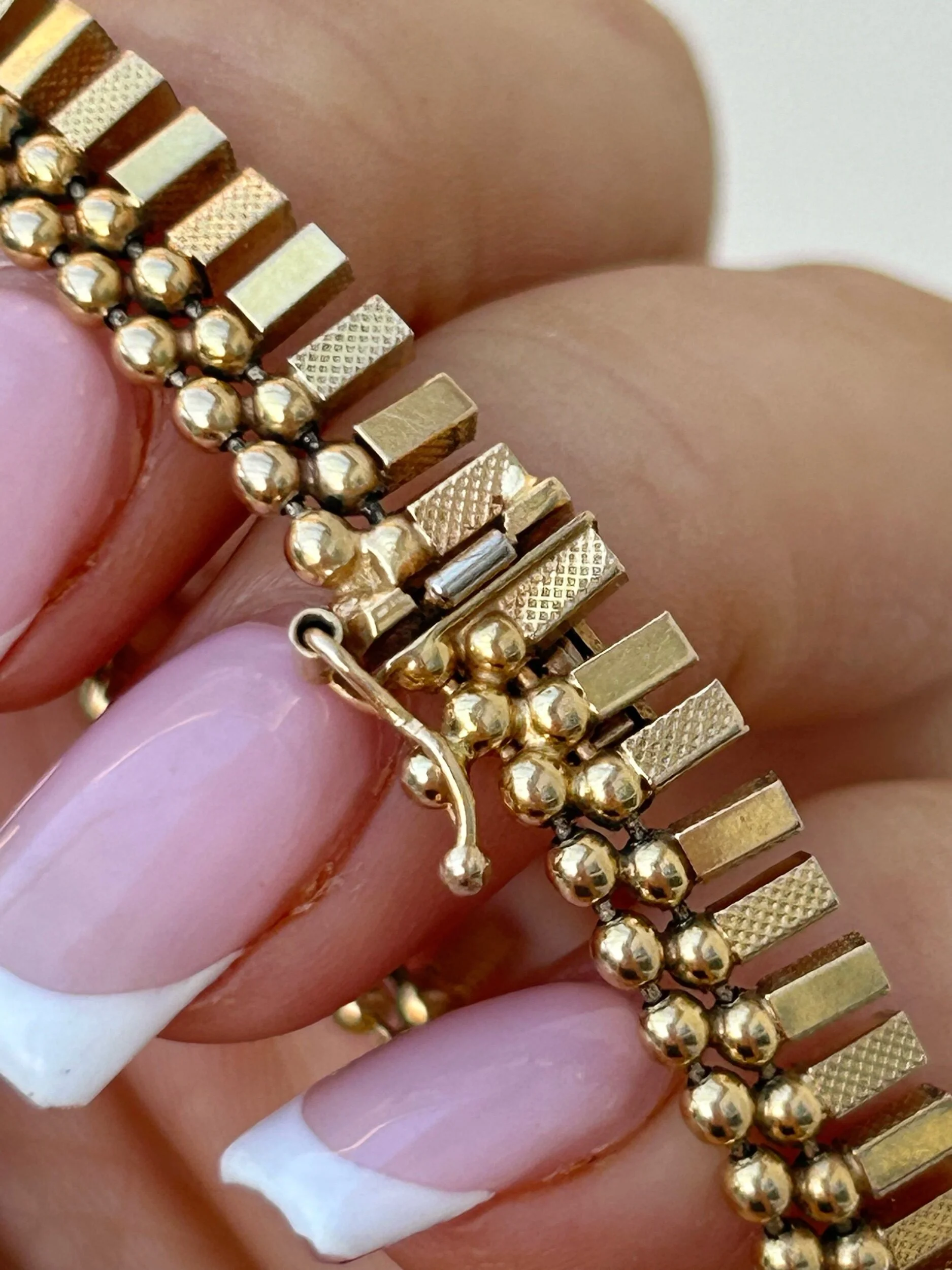 F9DDF889-4DB8-4B4C-BF5F-3D46F99791A4