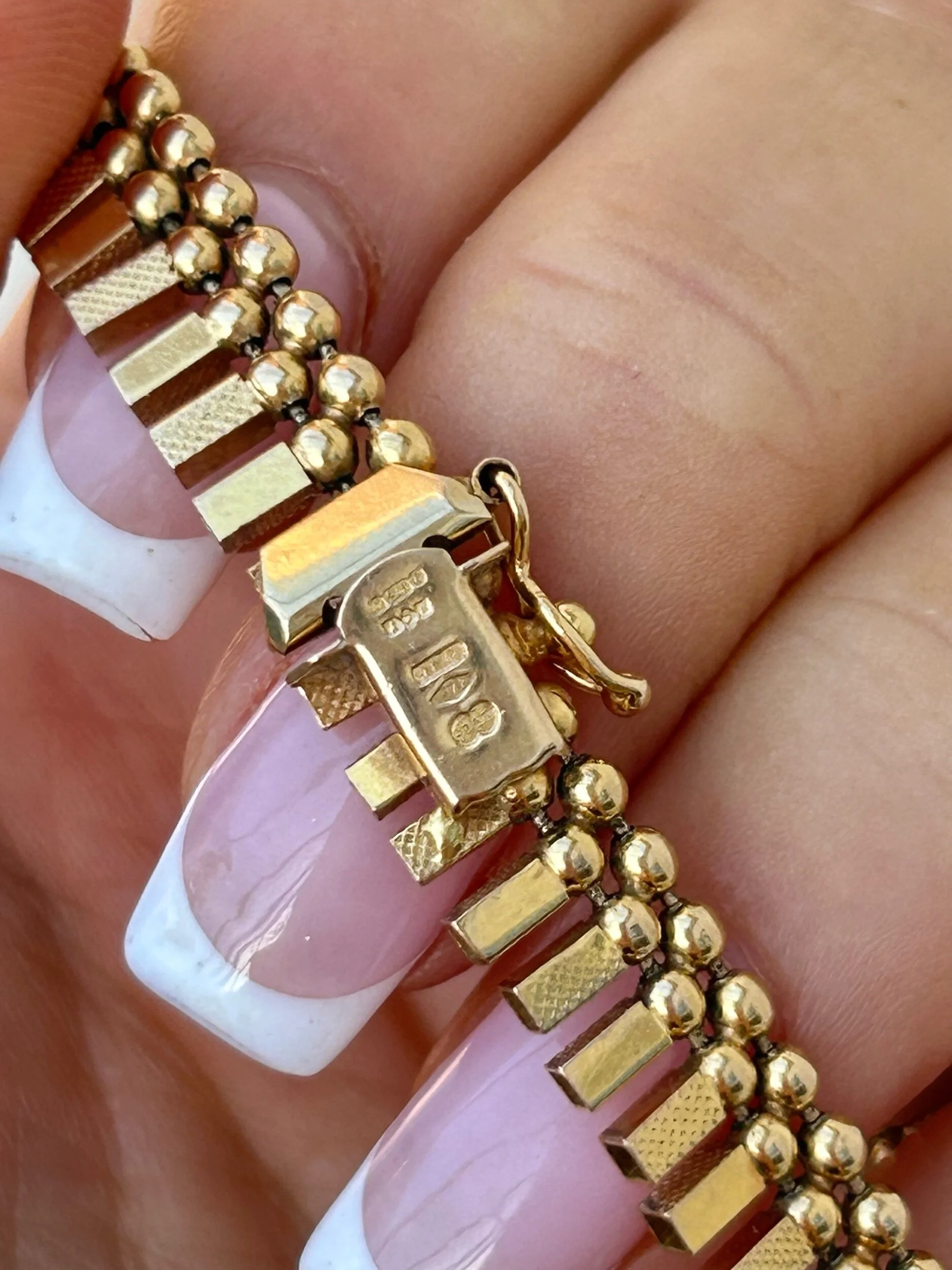 BCFAEB63-B9E1-4CC0-A6F2-B5E6ECE77461