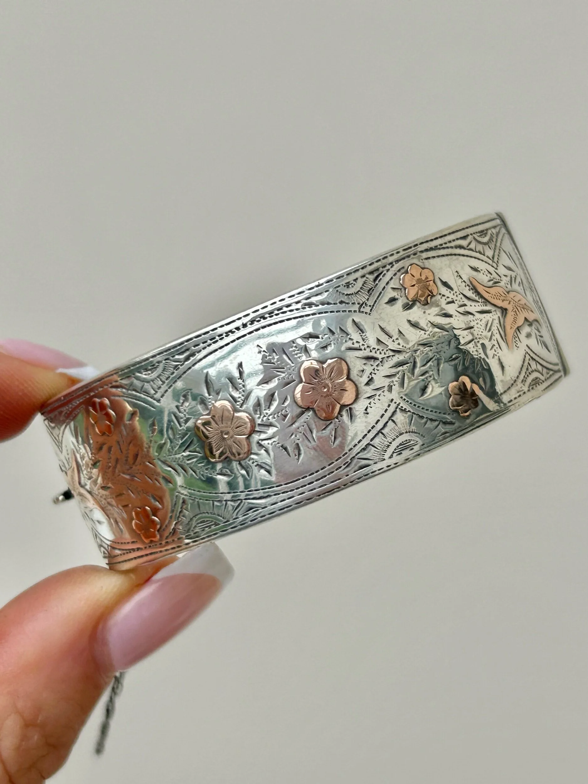 7EF982D1-D285-478B-9457-7B9DE40987A1