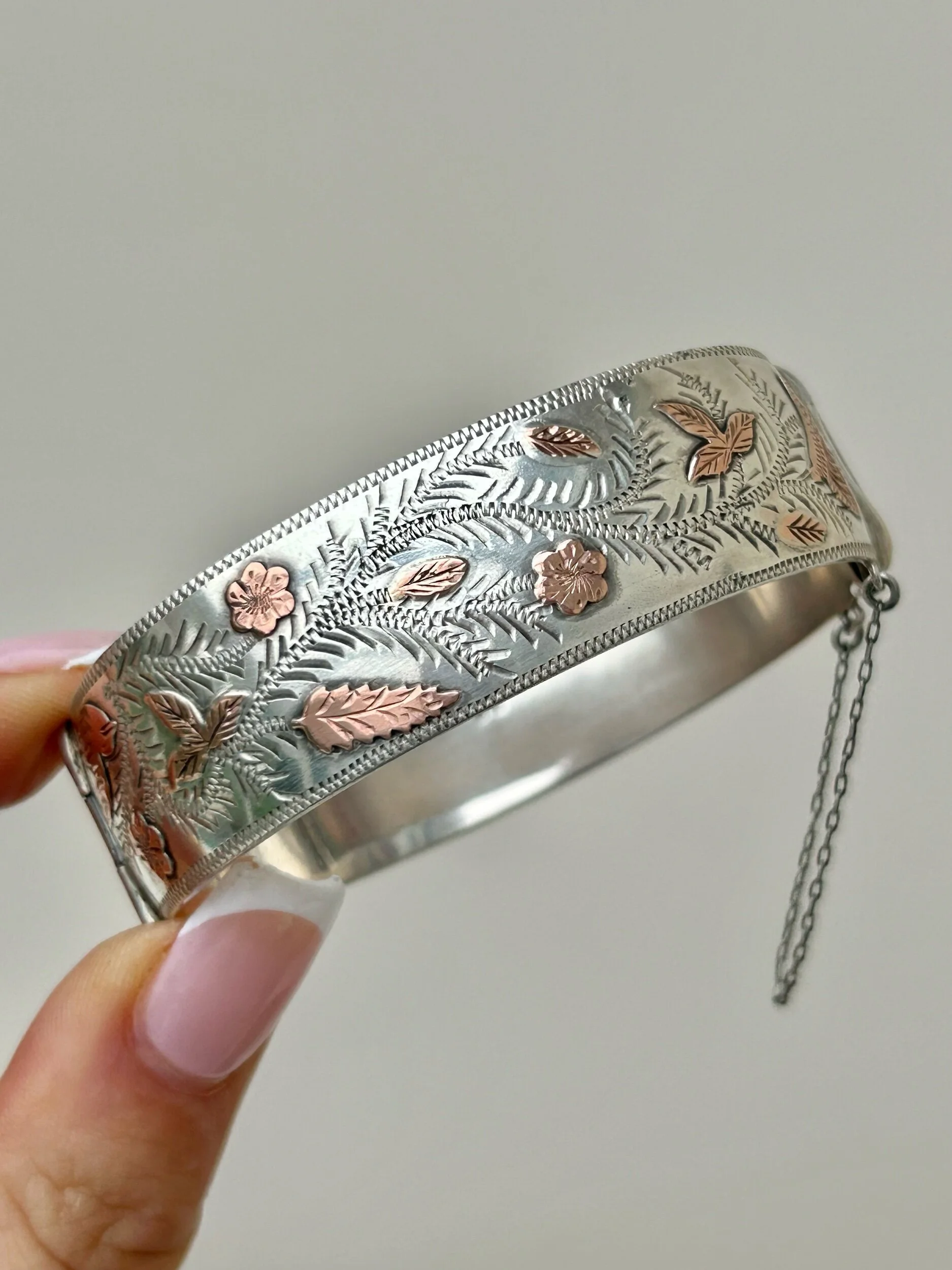 E8CF8BE7-C6D4-4AEB-B155-8EFF8D4B5C40