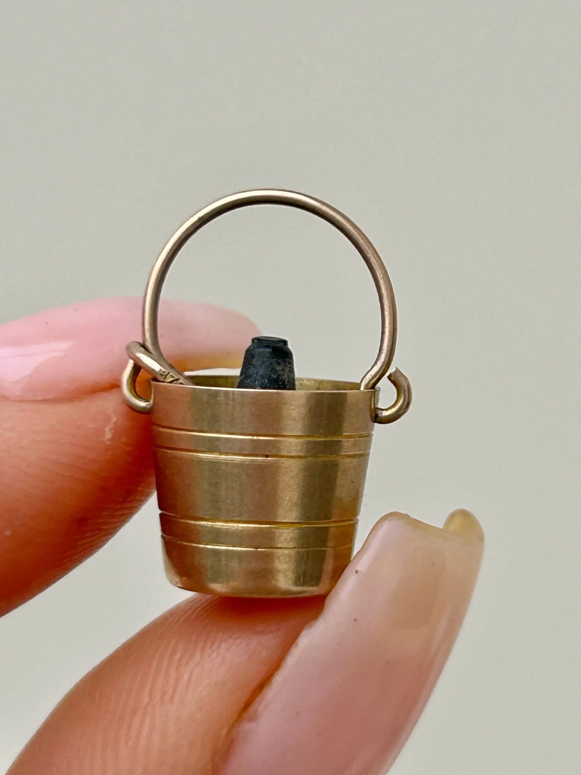 2FAB7005-001D-4D6F-9607-6ED56E7FD2FD