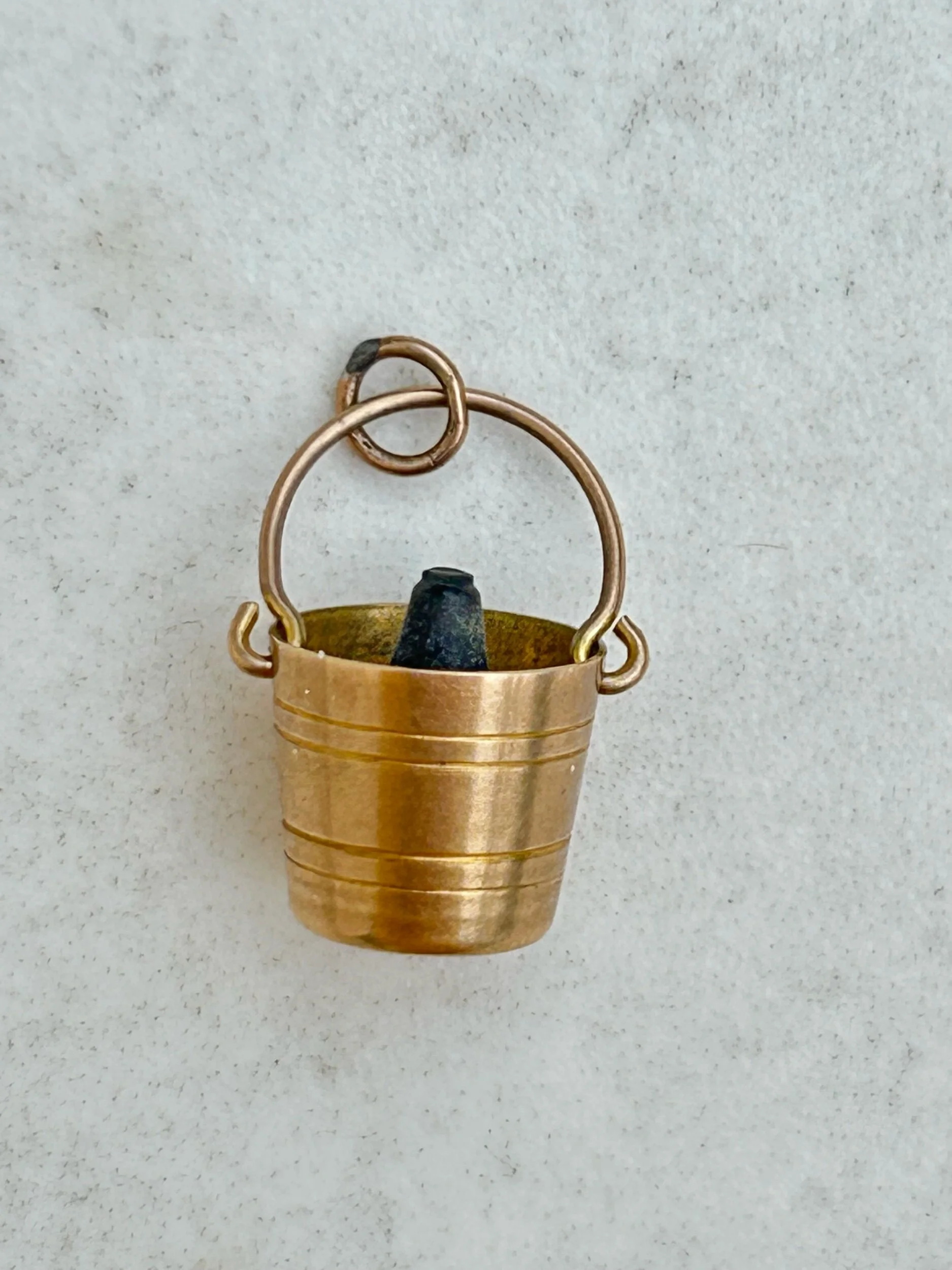 4EABF3C6-2710-4769-AA0C-ADACA4F0DBE9