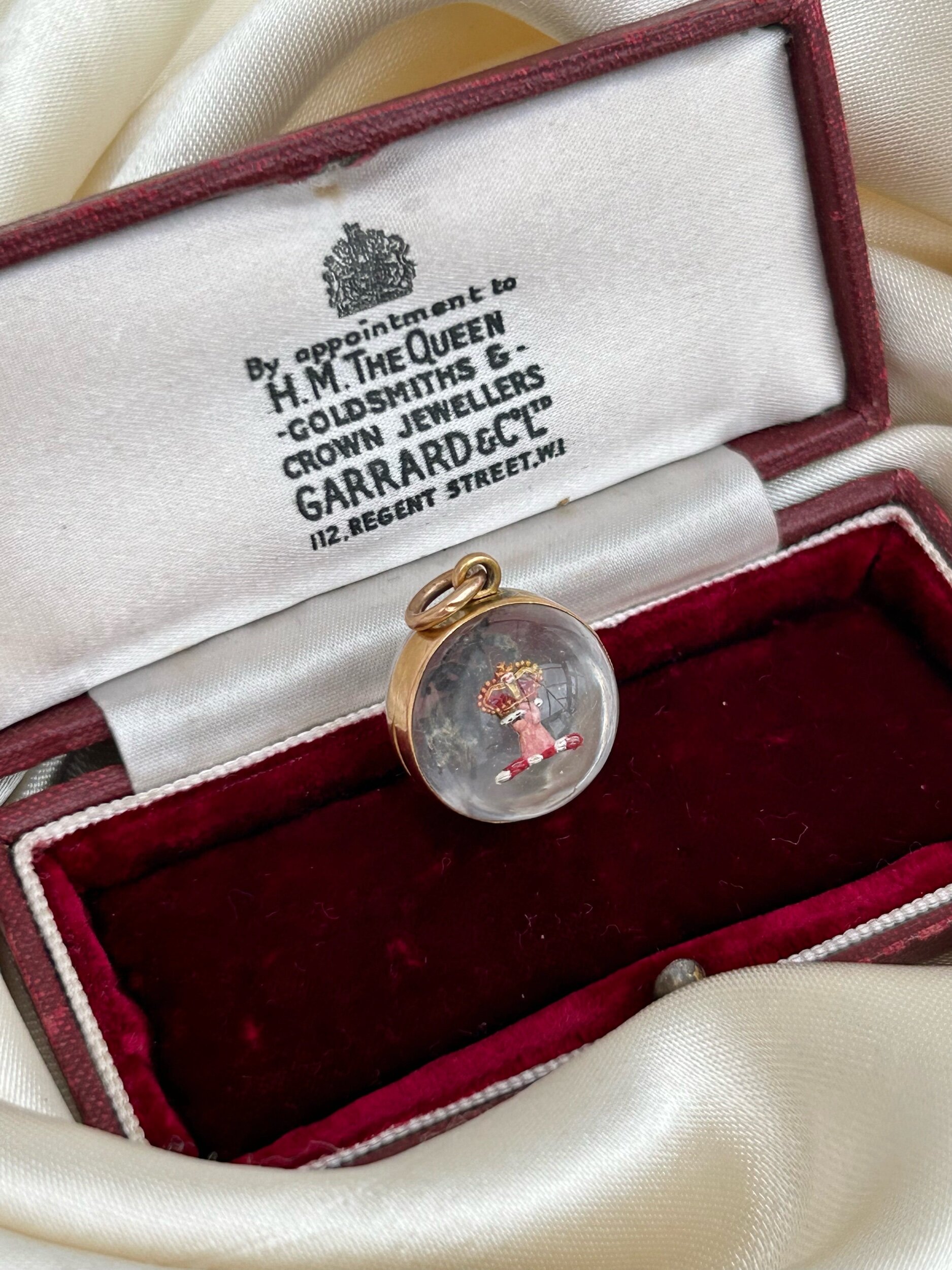 F8F7F7D3-B7DE-40A4-B7D4-B41DAE522774