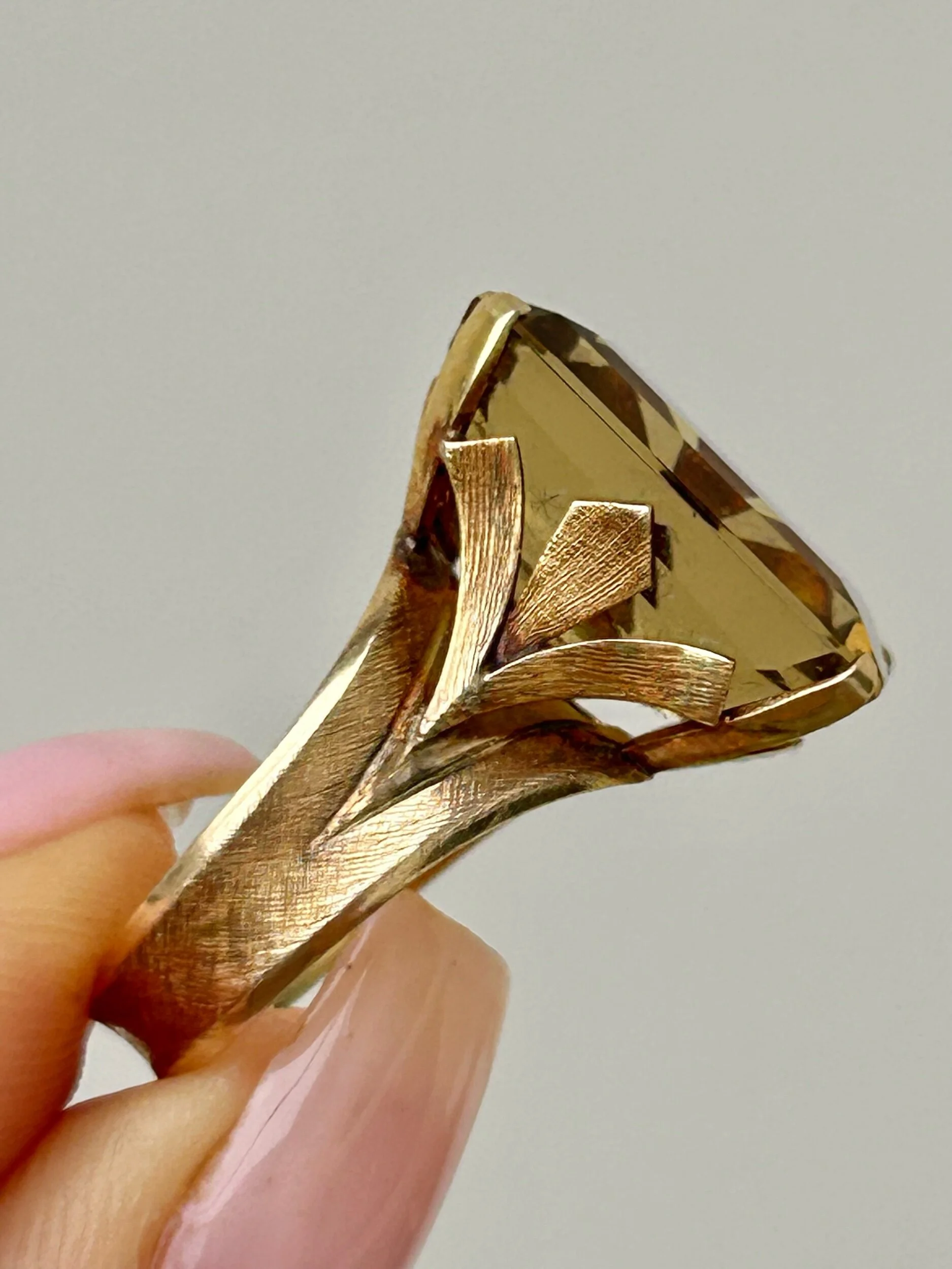 F3C4A681-D97F-46E8-B5E8-A5A203EE85B0