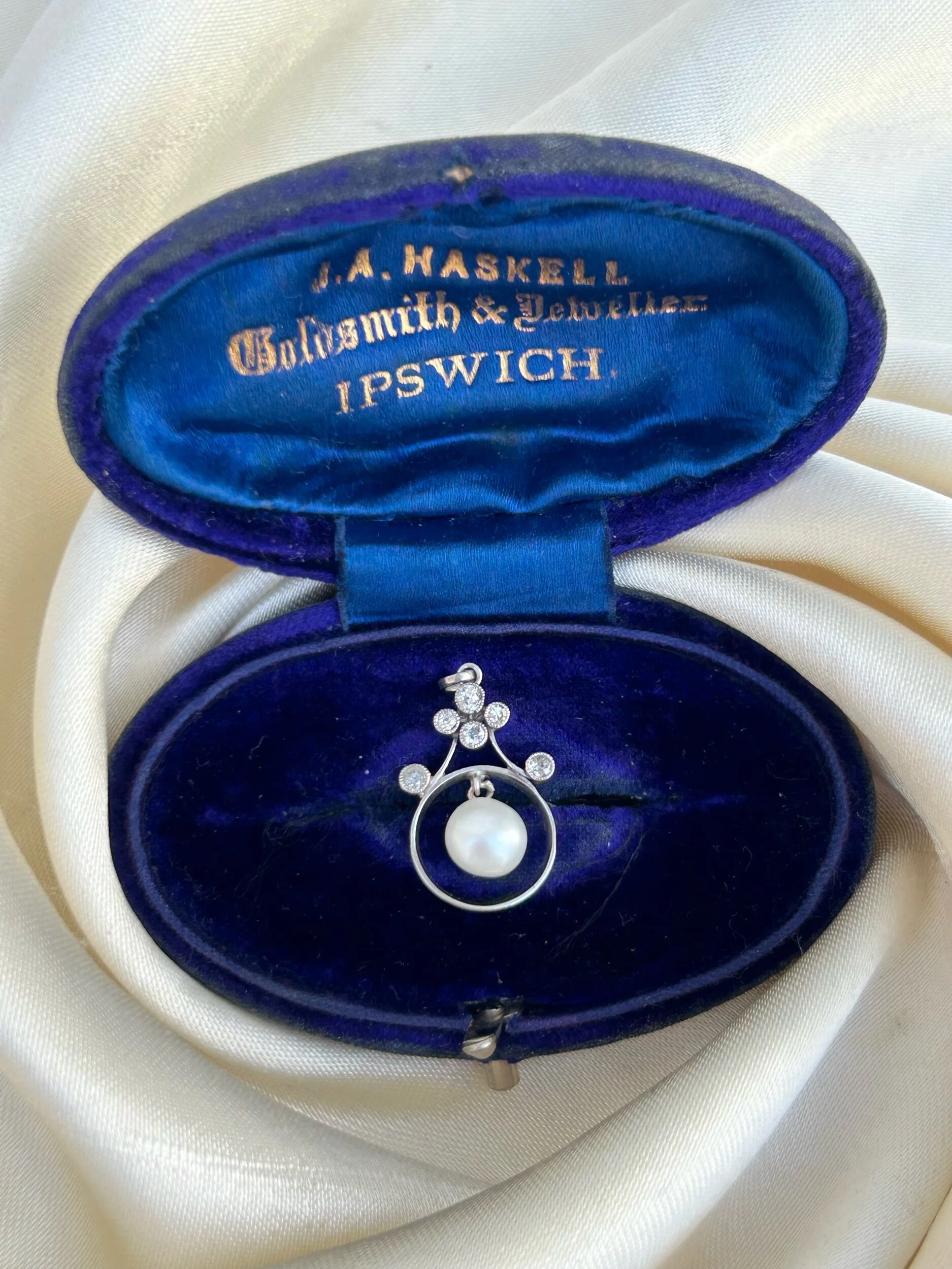 49F3D649-883C-4CE3-8D9F-F6DBFB530D89