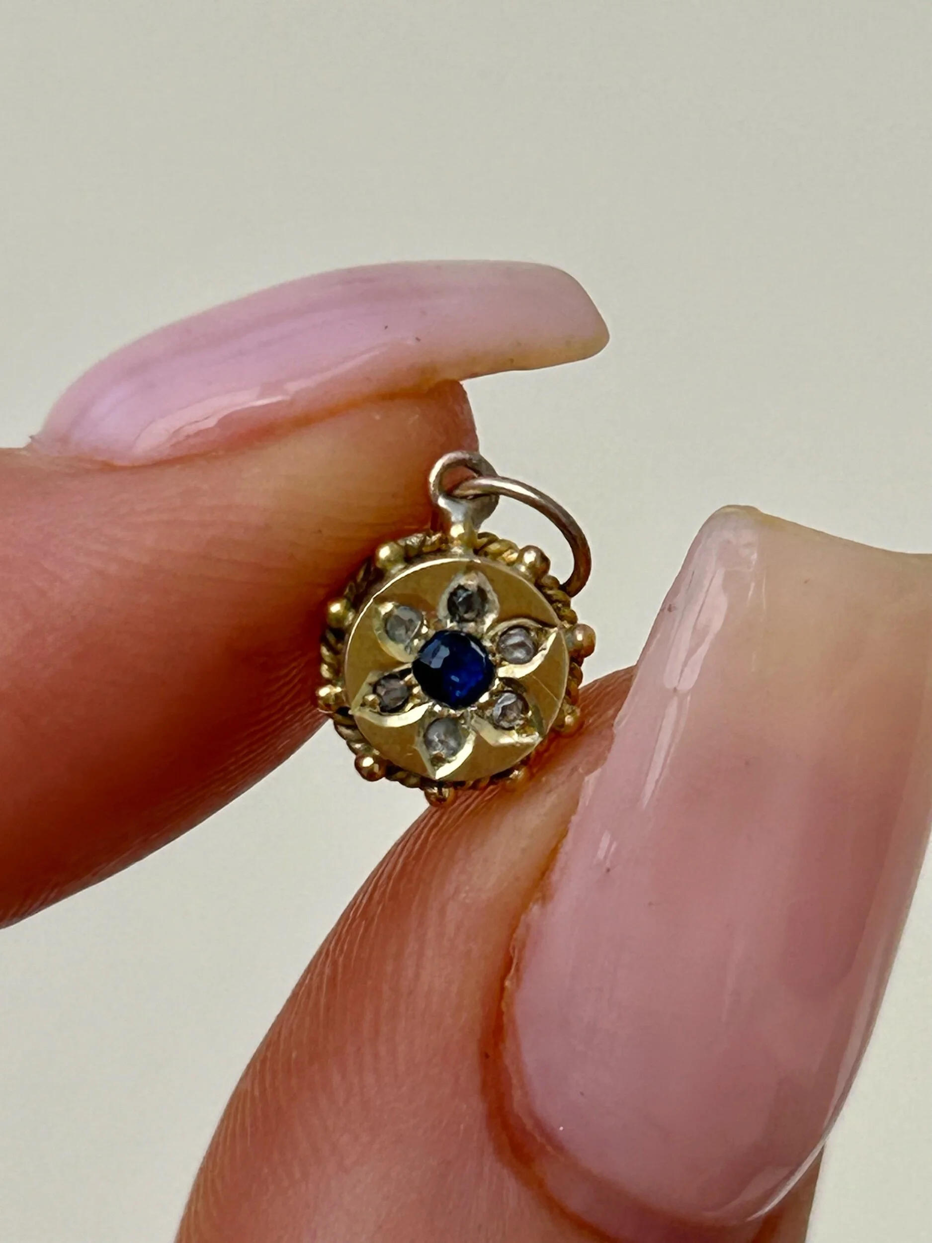 EEBDD798-0BAB-49FD-B759-2F008B830CCC