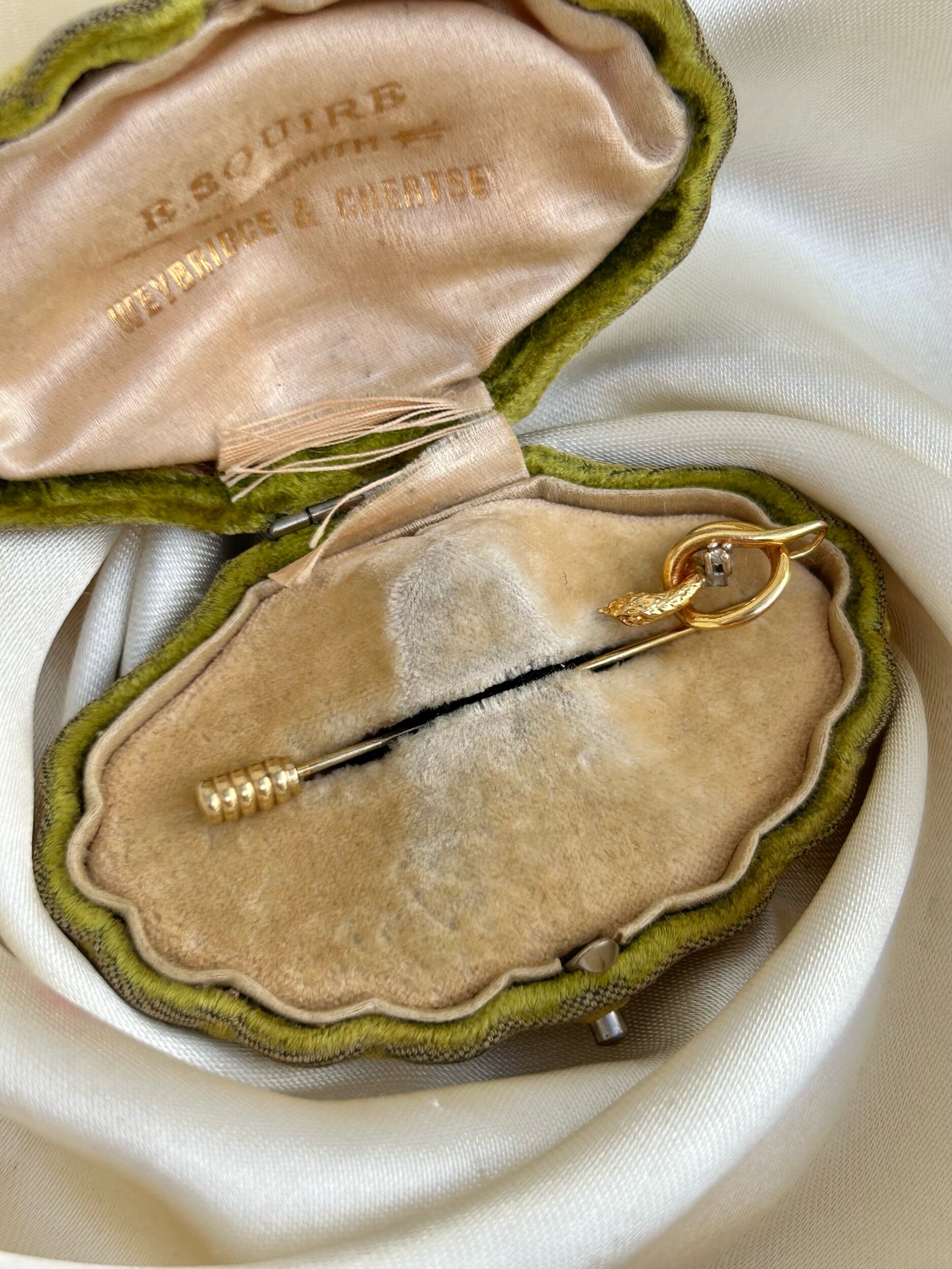 A1A64A7E-A43F-4DB6-9D51-A16C2BA4EBA4