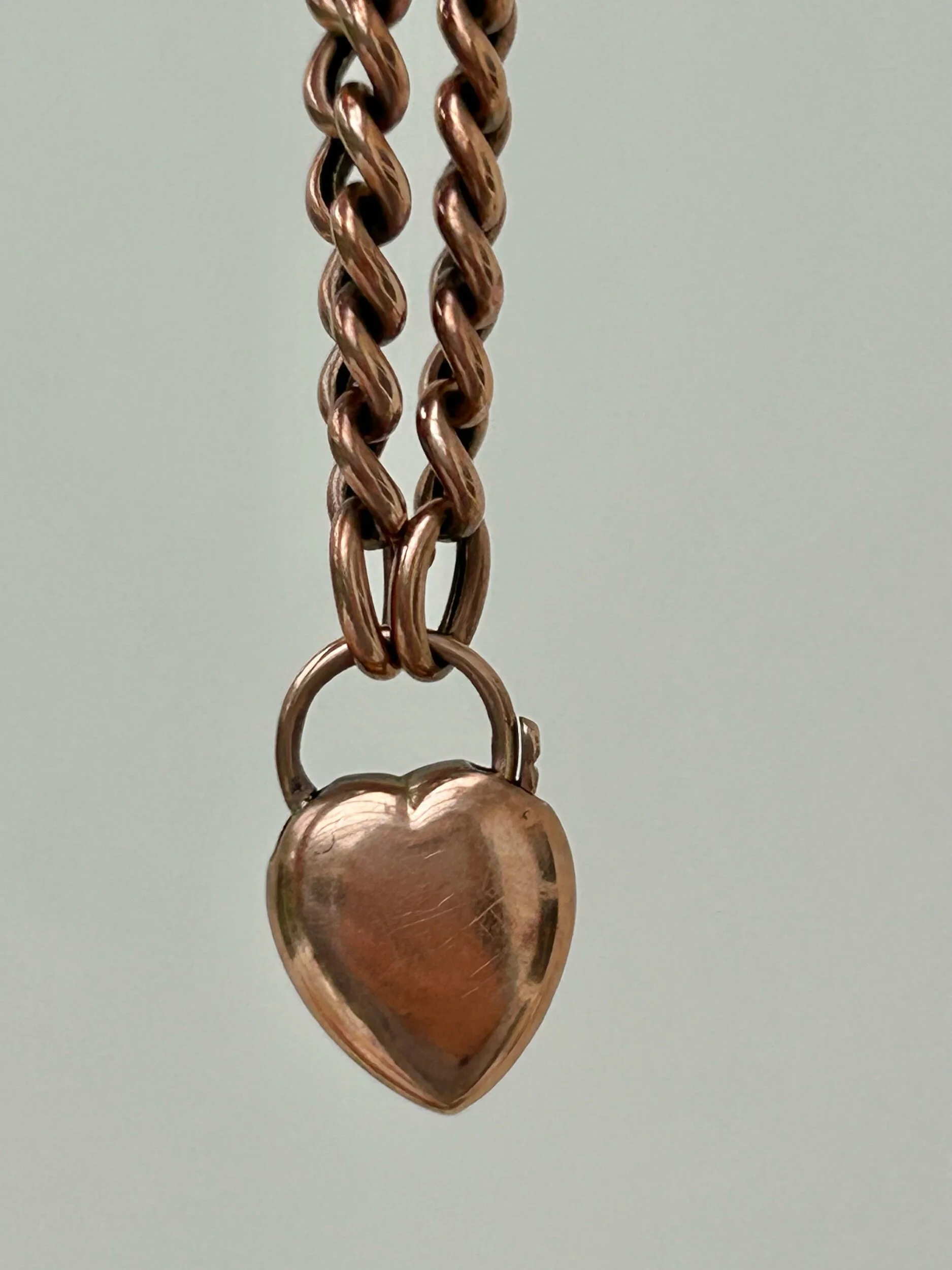 57ADCD4D-B7AA-4118-949E-AAD70EAECEDD