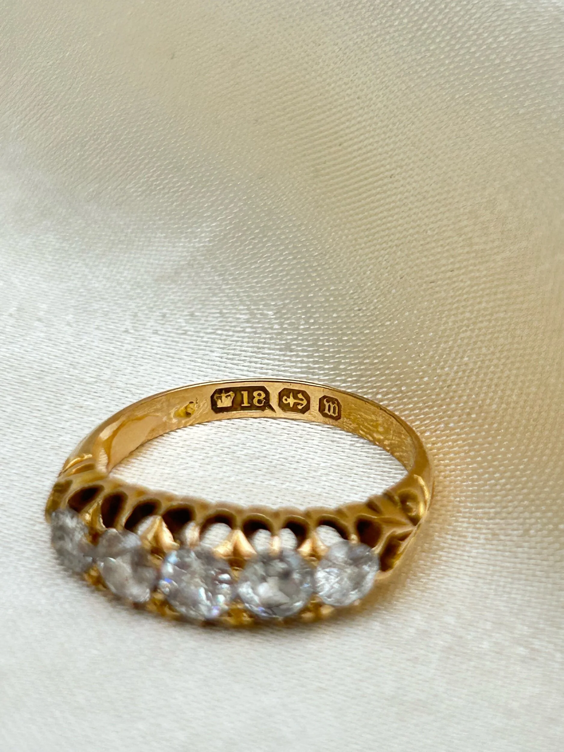 11EC88B4-949B-415B-B756-956432347480