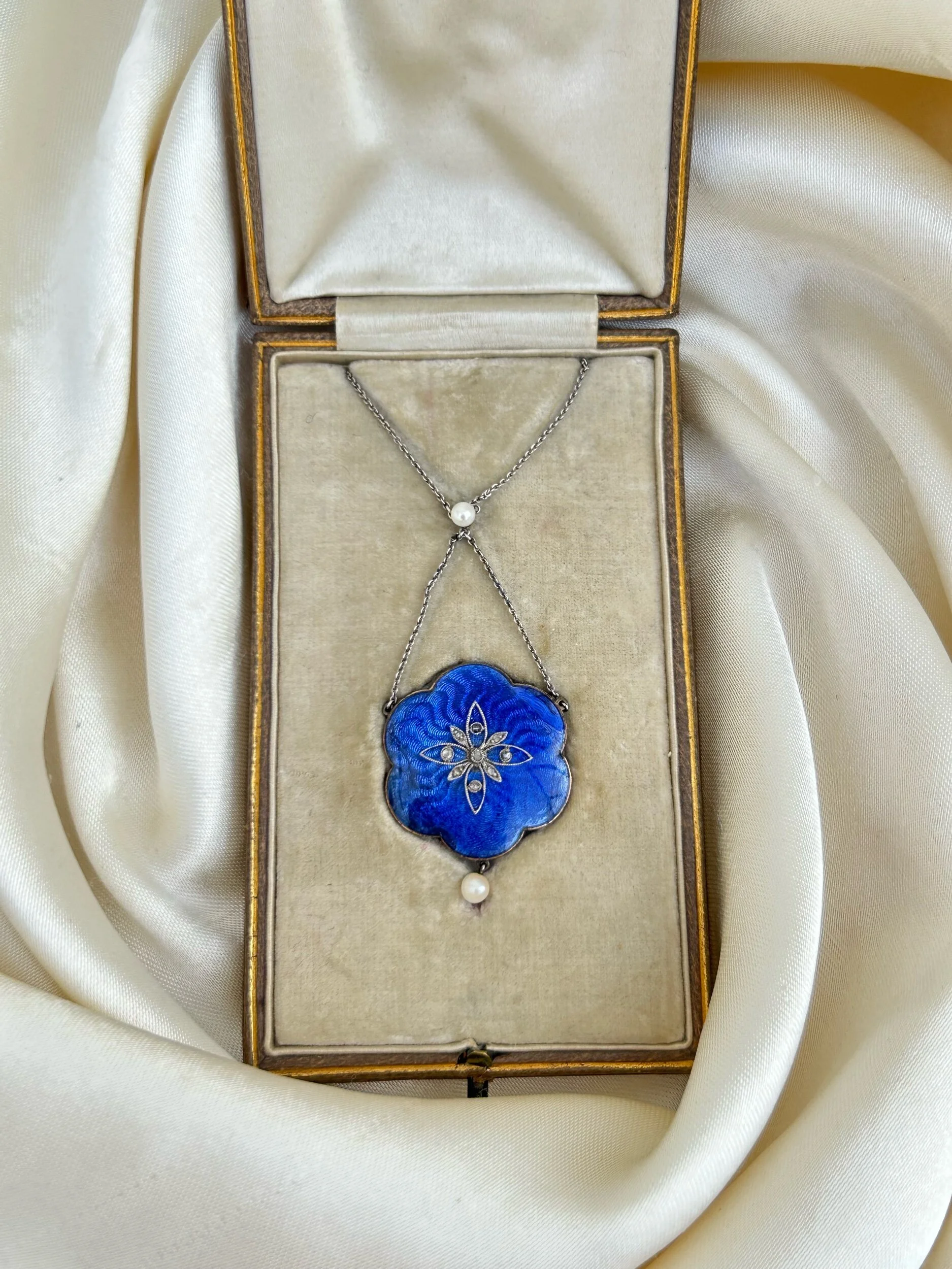 A1330EBB-B882-401E-B35A-40779D0A3828