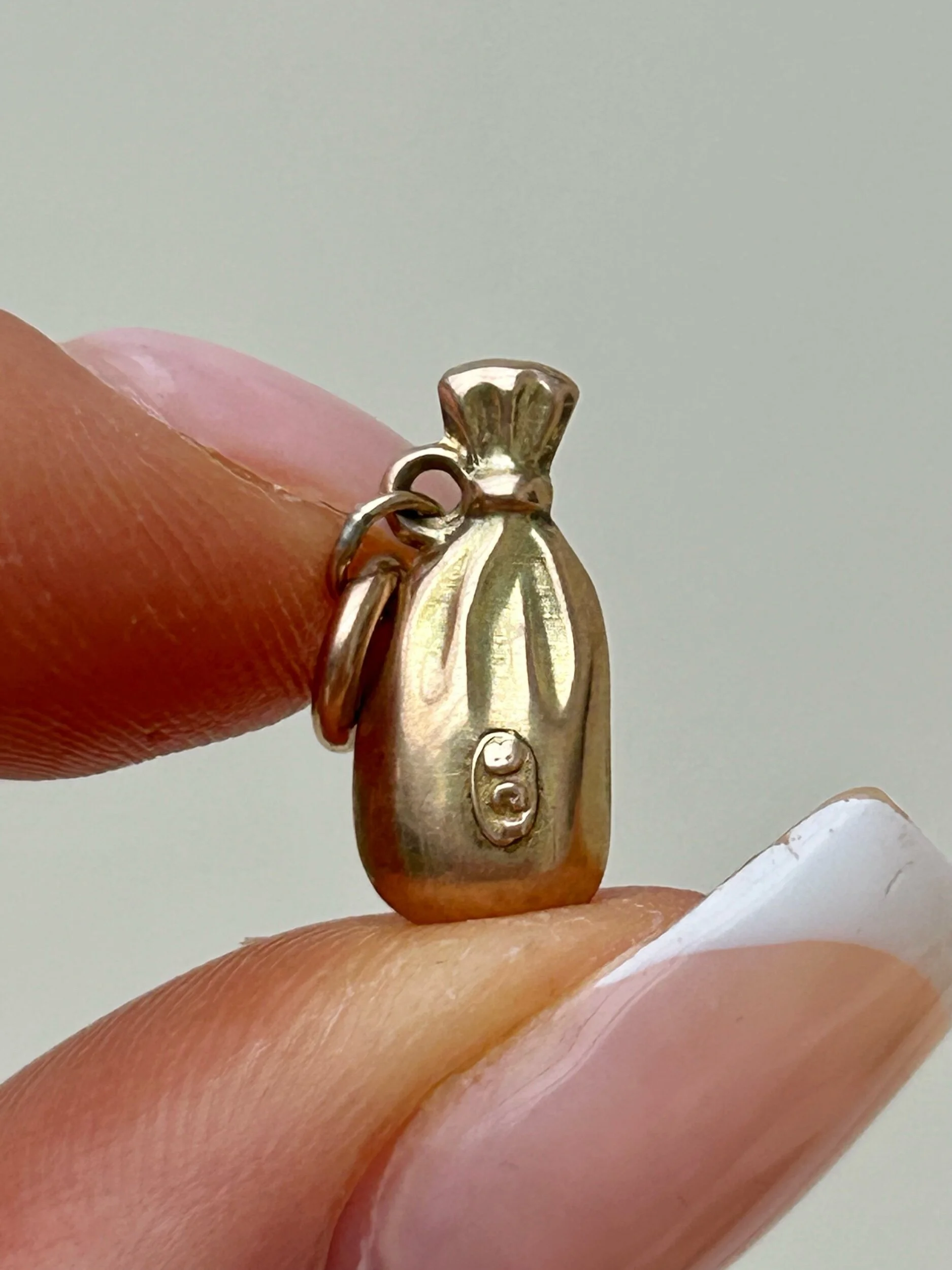 E87E0A0F-190F-4A4F-B801-C565C7BA4D14