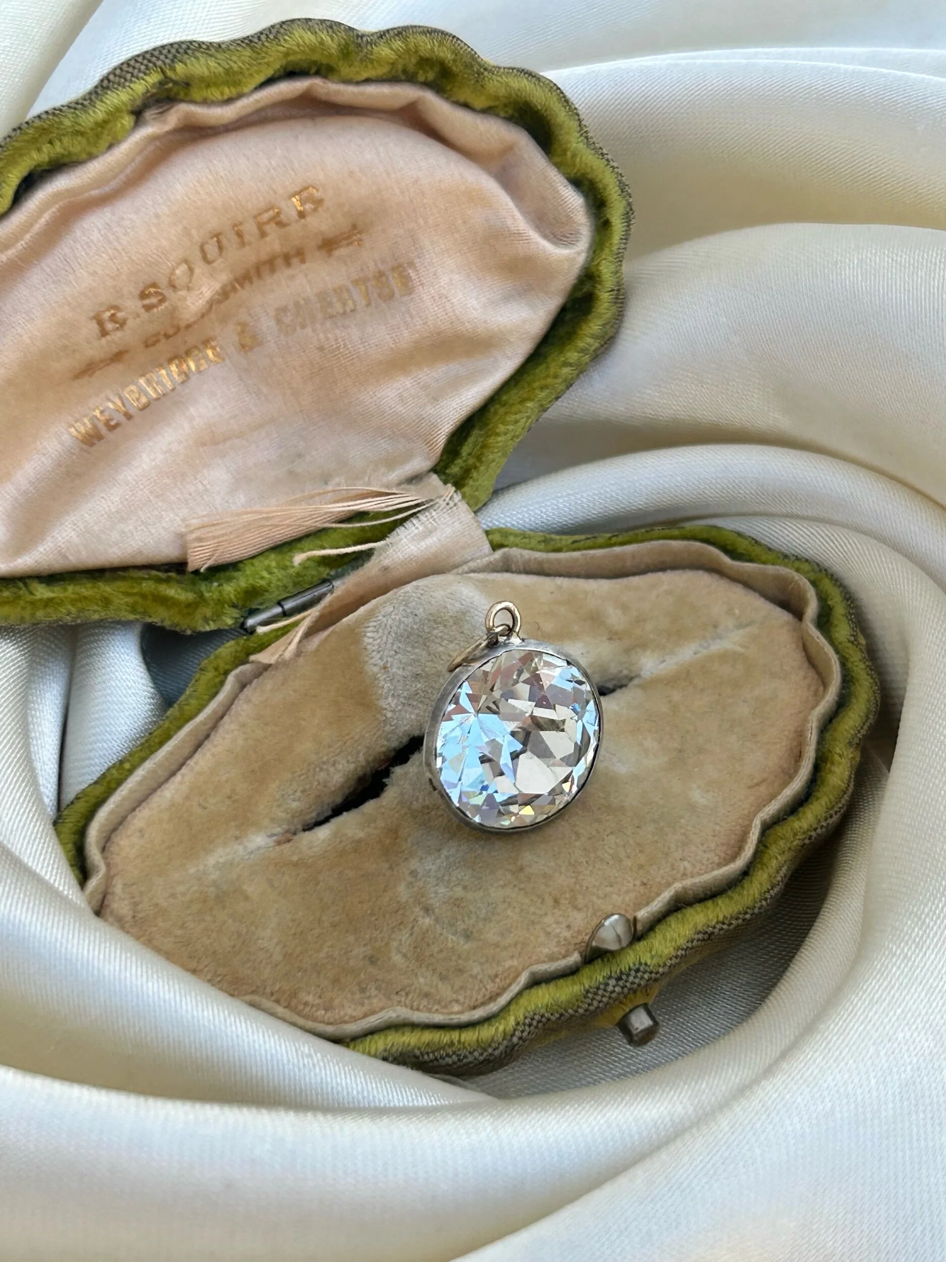 DEF16BD3-7EC3-47E5-A576-4CBAD985C7E1