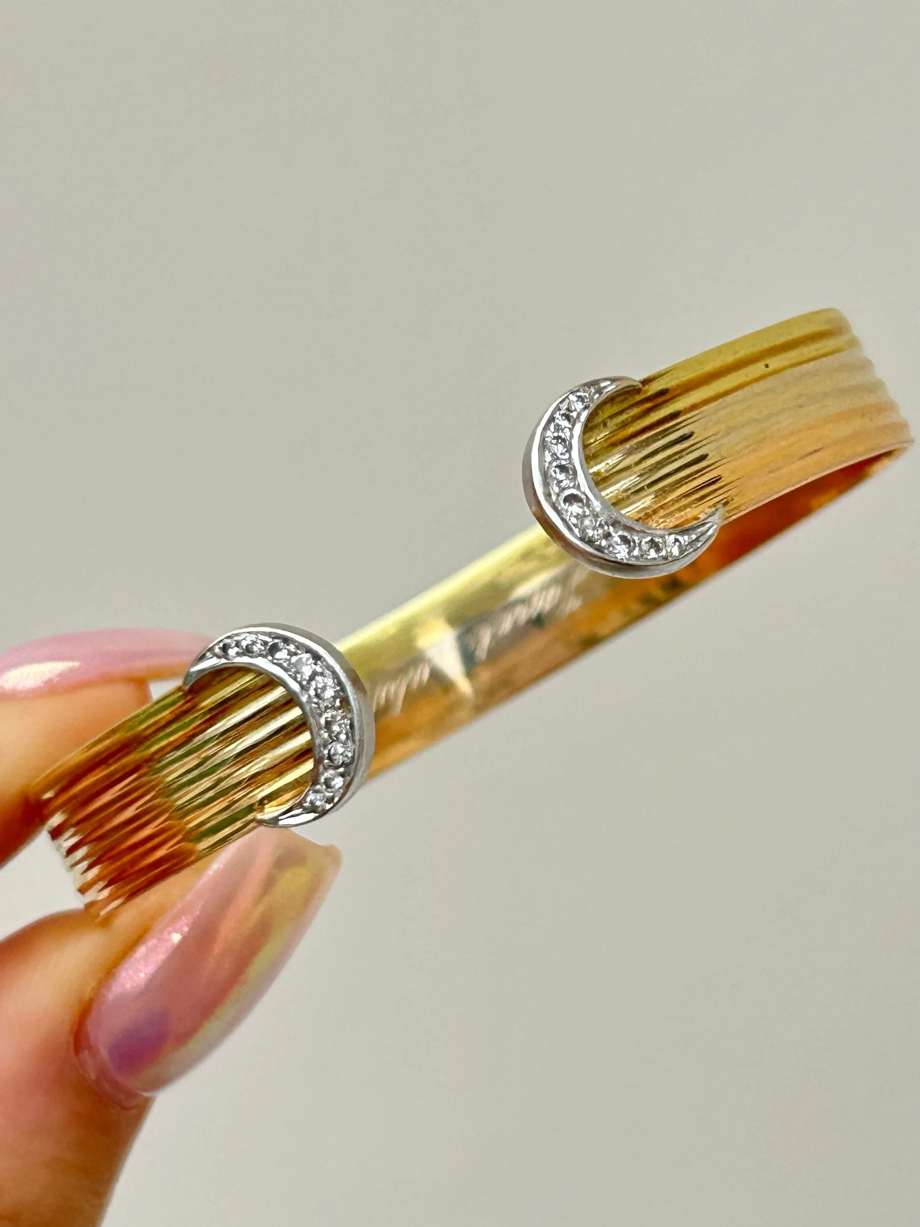 7A432863-D7F5-4AA1-B6EE-6C67C1C0B57E