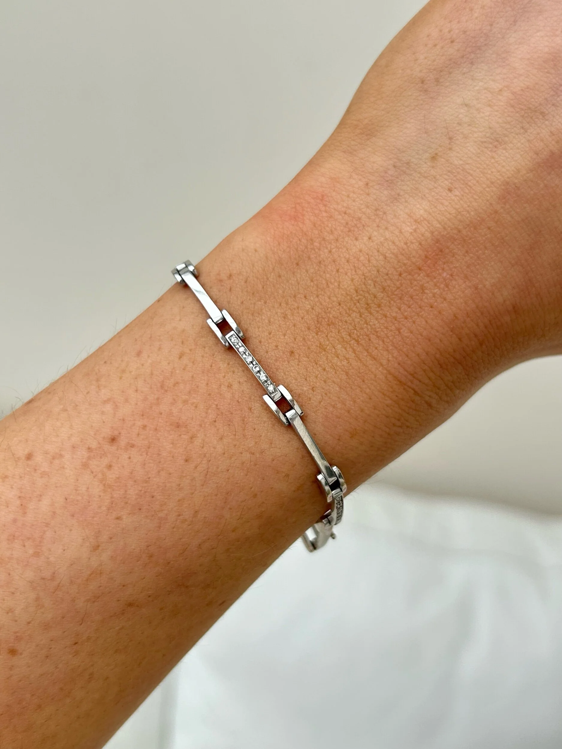 799DE0C1-3543-4842-BCB6-114774373497